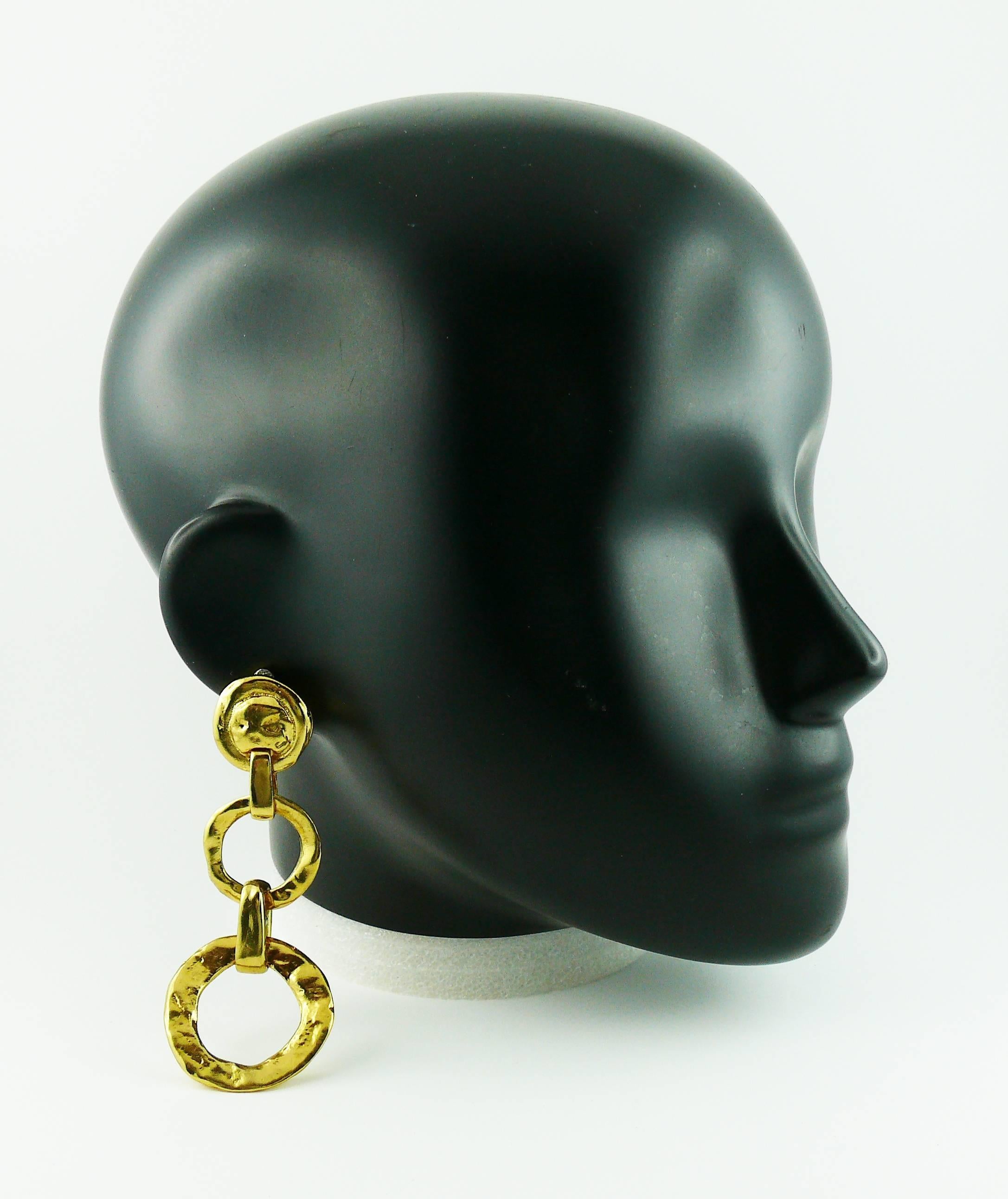 YVES SAINT LAURENT vintage gold tone dangling earrings (clip-on) featuring two textured hoops falling from an abstract "face mouth".

Embossed YSL Made in France.

Indicative measurements : length approx. 9 cm (3.54 inches) / maximum width