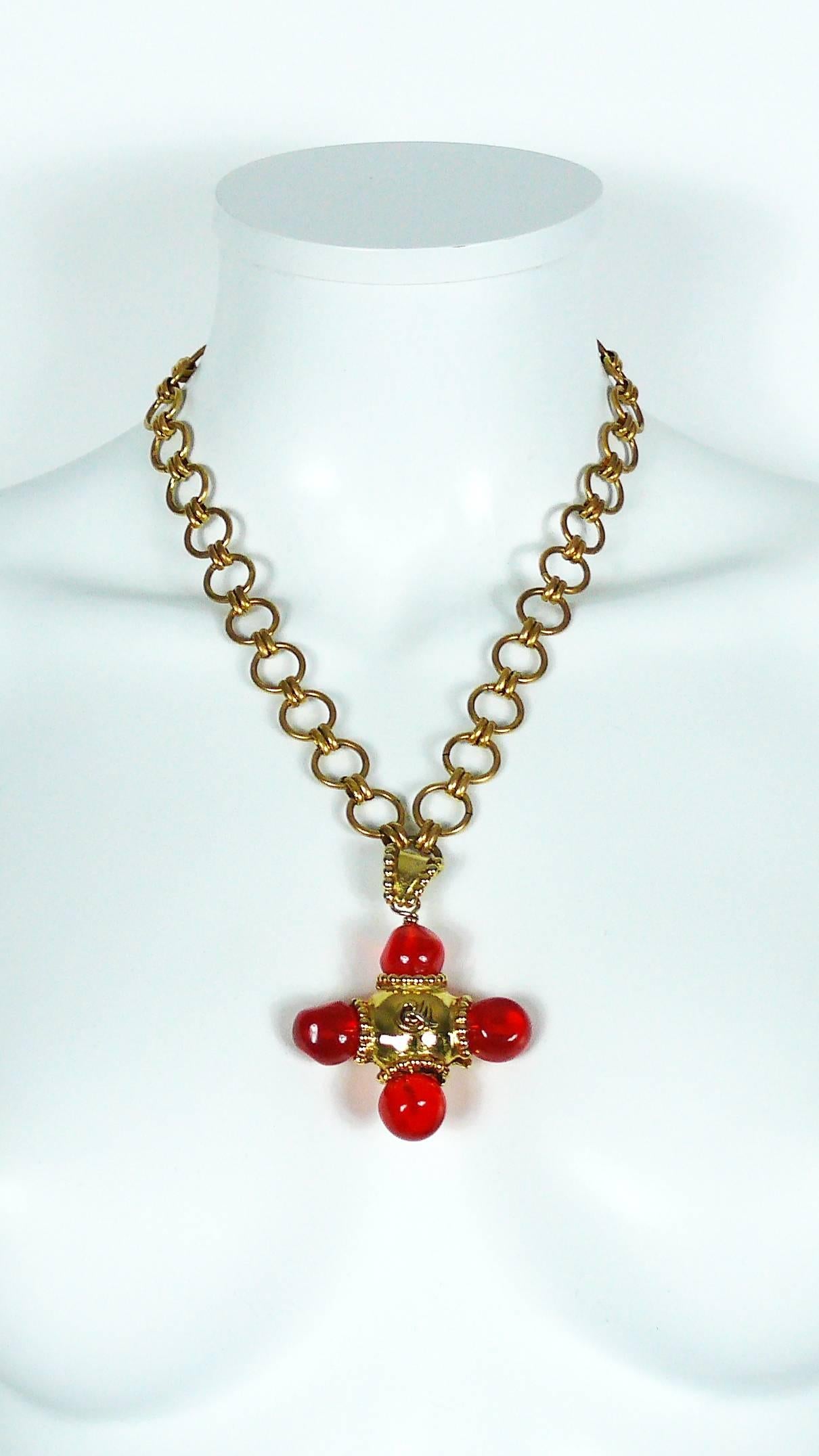 CHRISTIAN LACROIX vintage gold tone chain necklace featuring a cross pendant embellished with orange resin cabochons.

Marked CHRISTIAN LACROIX CL Made in France.

Indicative measurements : total length approx. 51 cm (20.08 inches) / adjustable