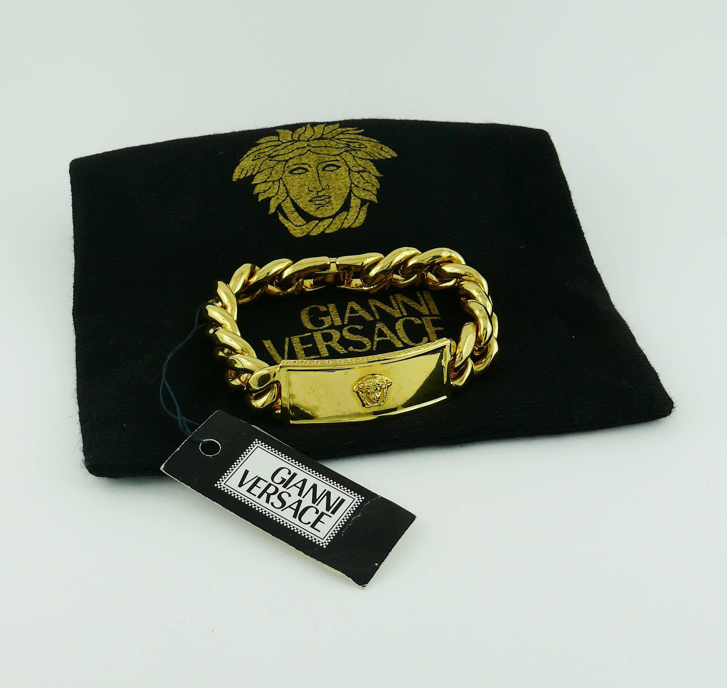 Gianni Versace Vintage Men's Gold Tone Curb Bracelet Medusa  In Excellent Condition In Nice, FR