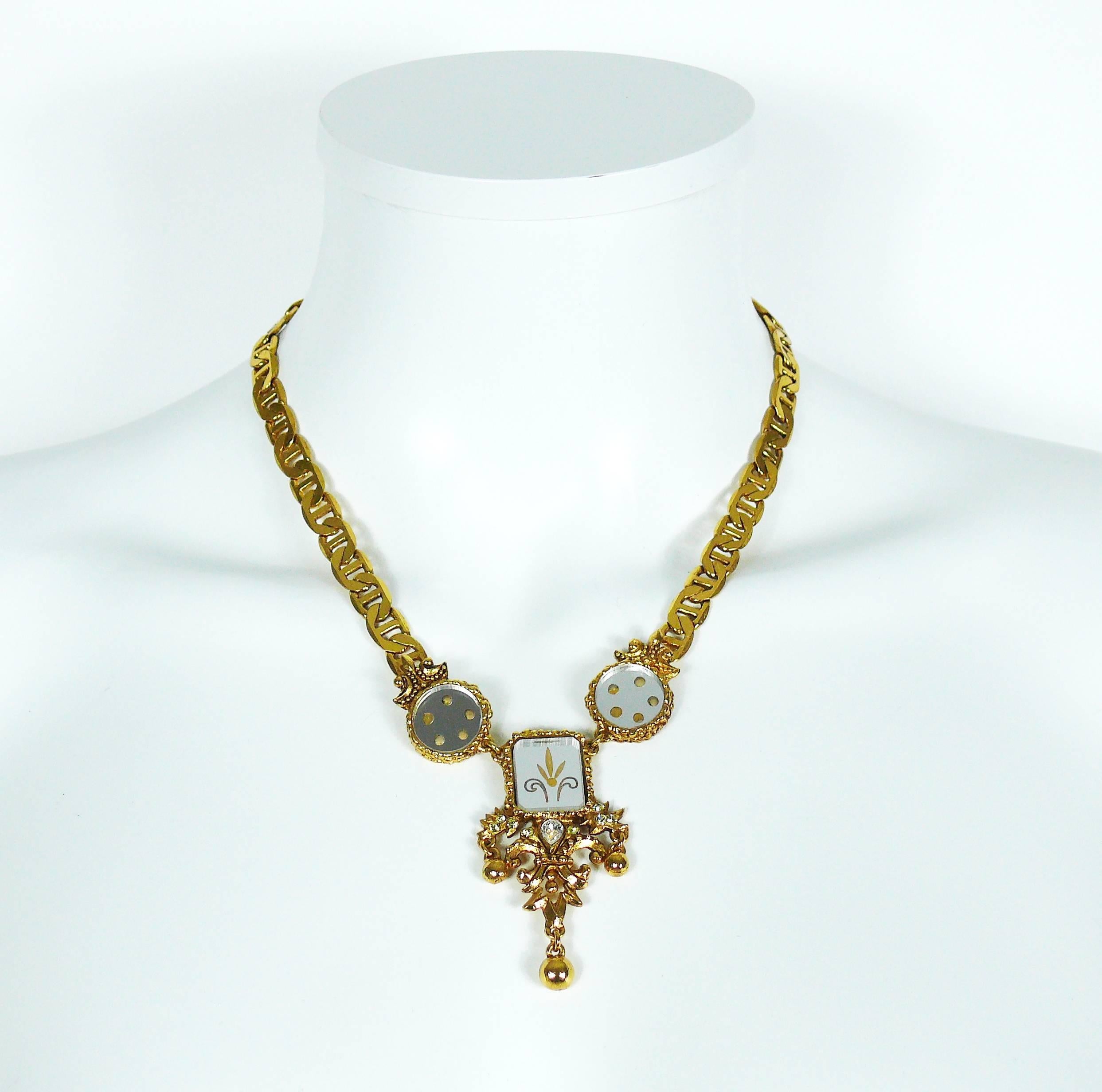 CHRISTIAN LACROIX vintage gold toned Baroque necklace featuring Venitian eglomise mirrors and crystal embellishement.

Hook clasp.
Extension chain.

Marked CHRISTIAN LACROIX CL Made in France.

Indicative measurements : total length approx. 49 cm