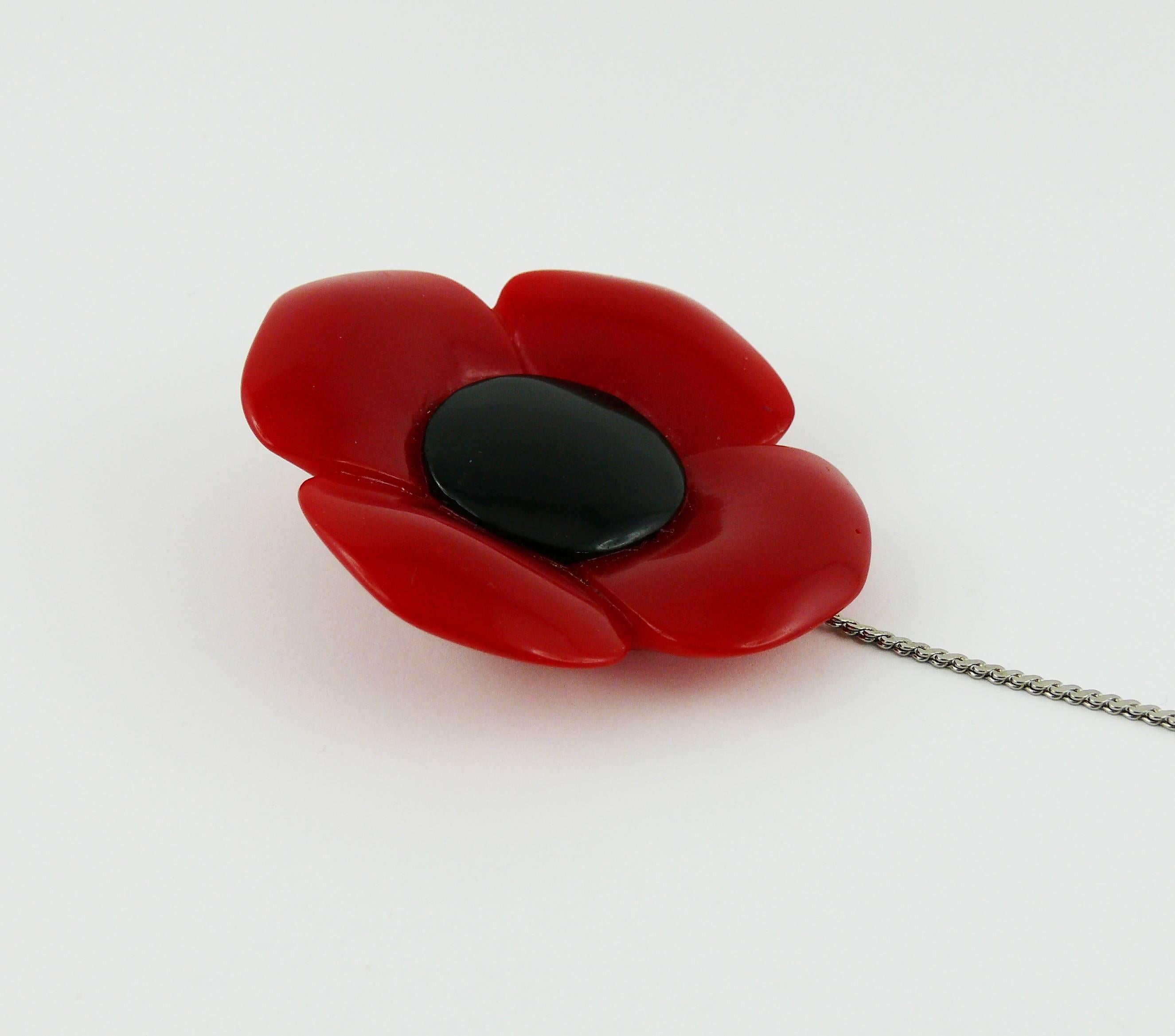 PIERRE CARDIN vintage resin poppy brooch.

Marked PIERRE CARDIN Paris.

JEWELRY CONDITION CHART
- New or never worn : item is in pristine condition with no noticeable imperfections
- Excellent : item has been used and may have not more than