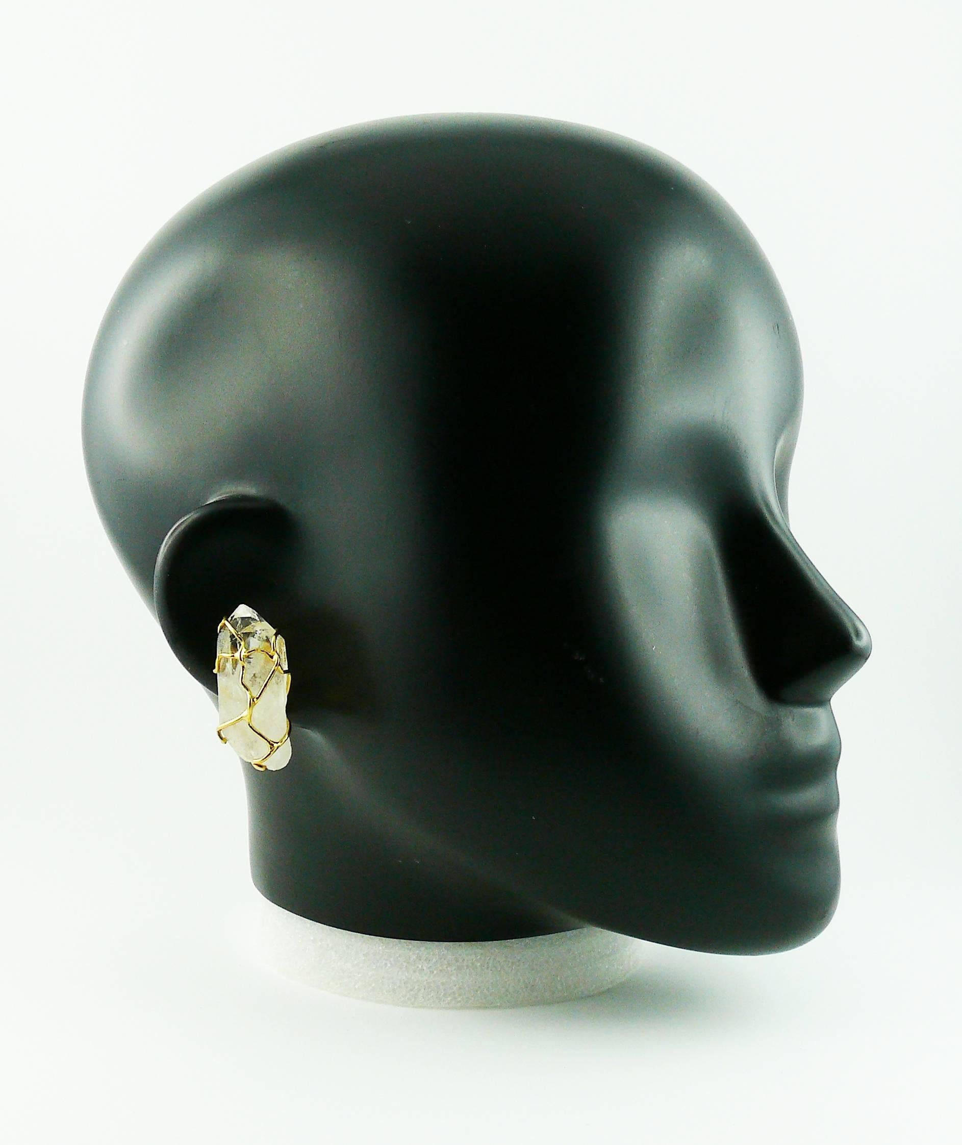 YVES SAINT LAURENT vintage gold toned clip-on earrings featuring encaged rock crystal prims.

Created by parurier ROBERT GOOSSENS.

Marked YSL Made in France.

Indicative measurements : length approx. 3.5 cm (1.38 inches) / width approx. 1.5 cm