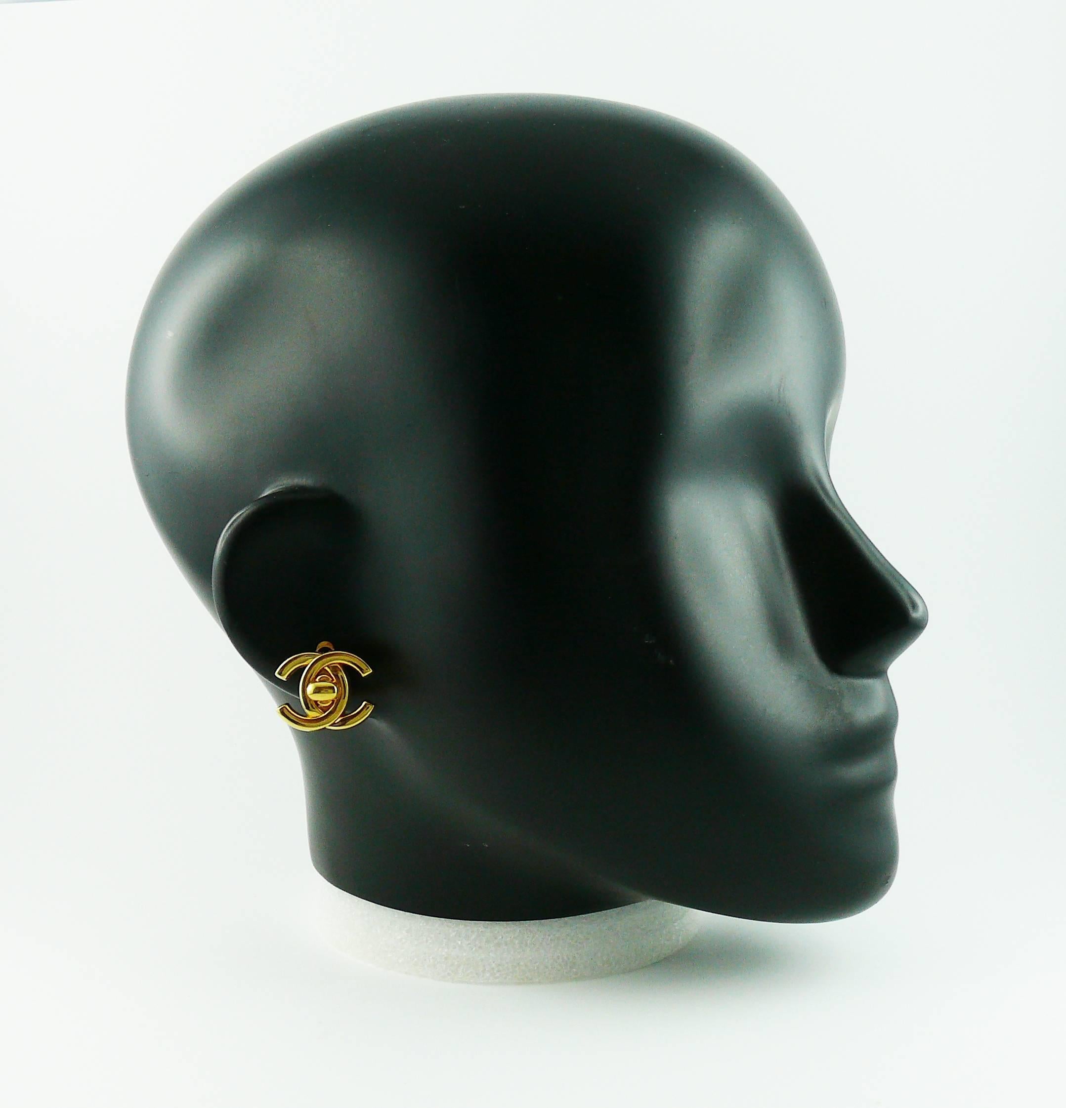 CHANEL vintage iconic gold toned 