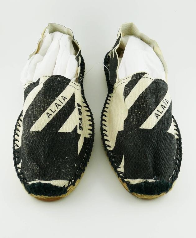 Alaia Vintage Iconic Navy Blue and Off-white Canvas Espadrilles Size 37 ...