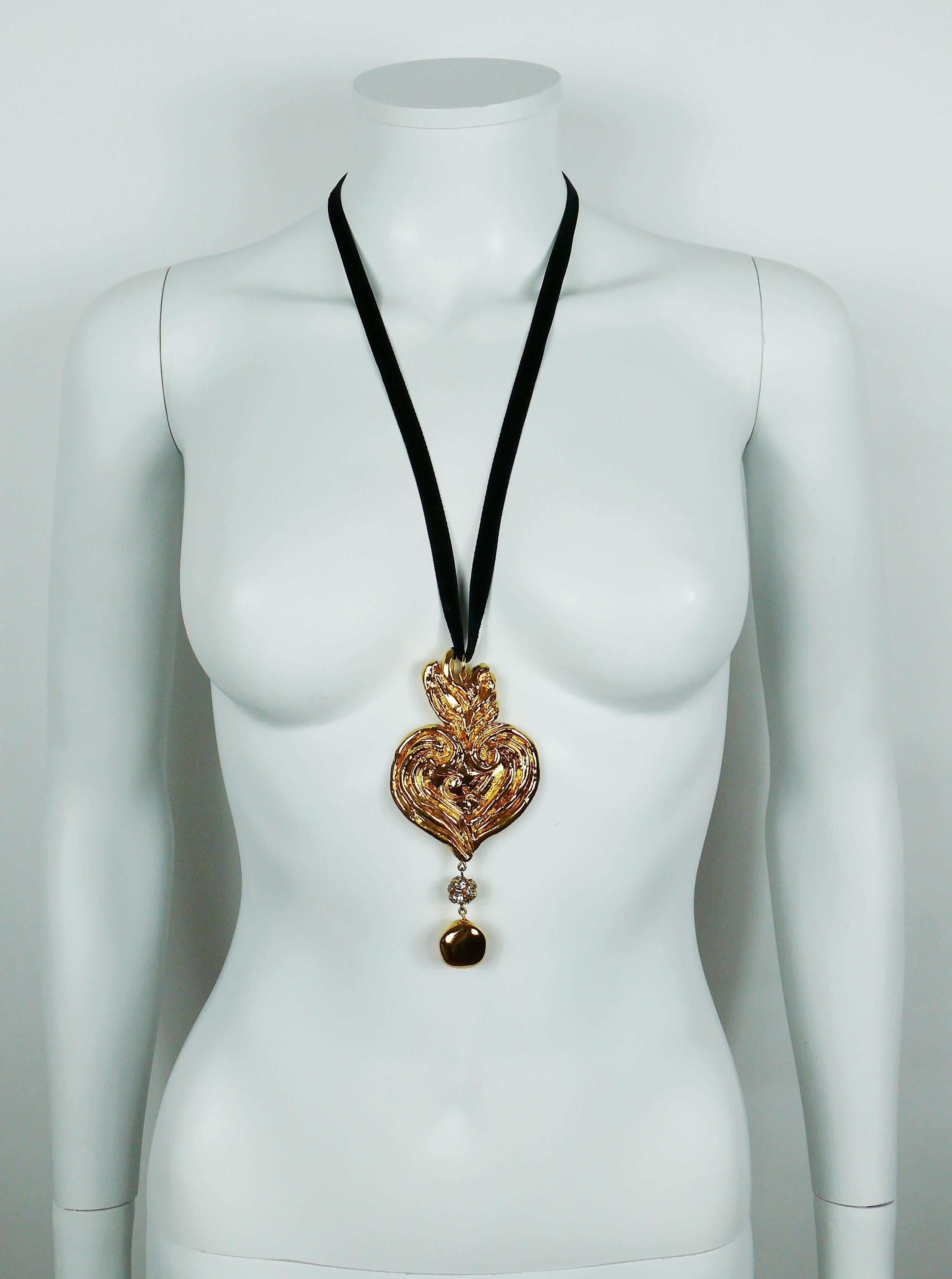 Christian Lacroix Vintage Massive Gold Tone Baroque Heart Pendant Necklace In Excellent Condition In Nice, FR