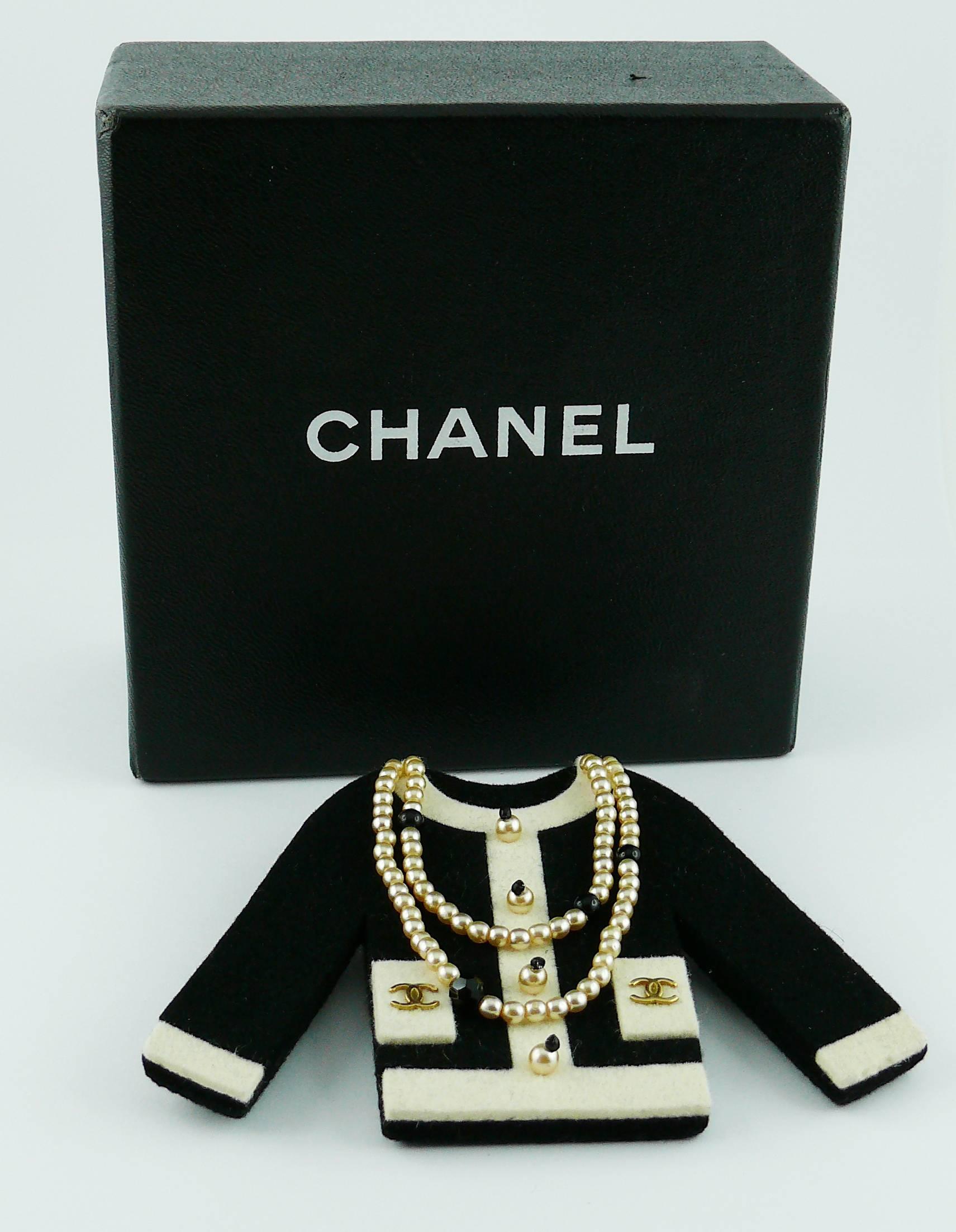 Chanel Large Iconic Little Black Jacket Felt Brooch With Faux Pearl Necklace In Excellent Condition In Nice, FR