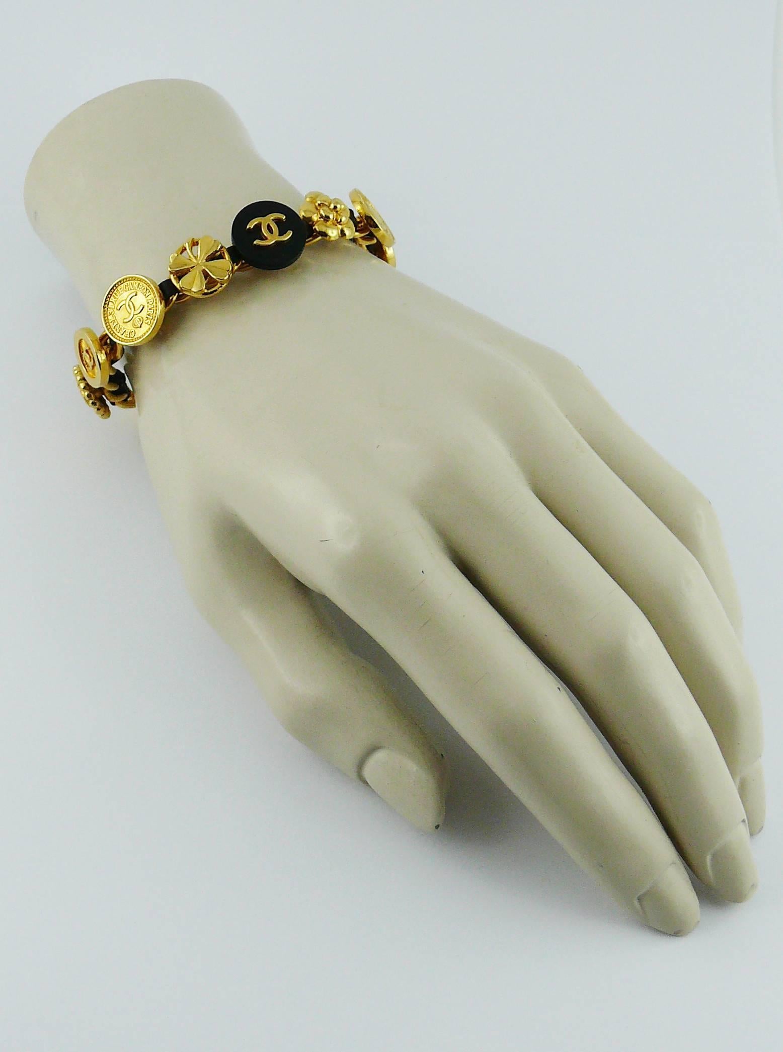 Chanel Vintage Rare Interwoven Gold Chain & Black Leather Coin Rigid Bracelet In Excellent Condition In Nice, FR