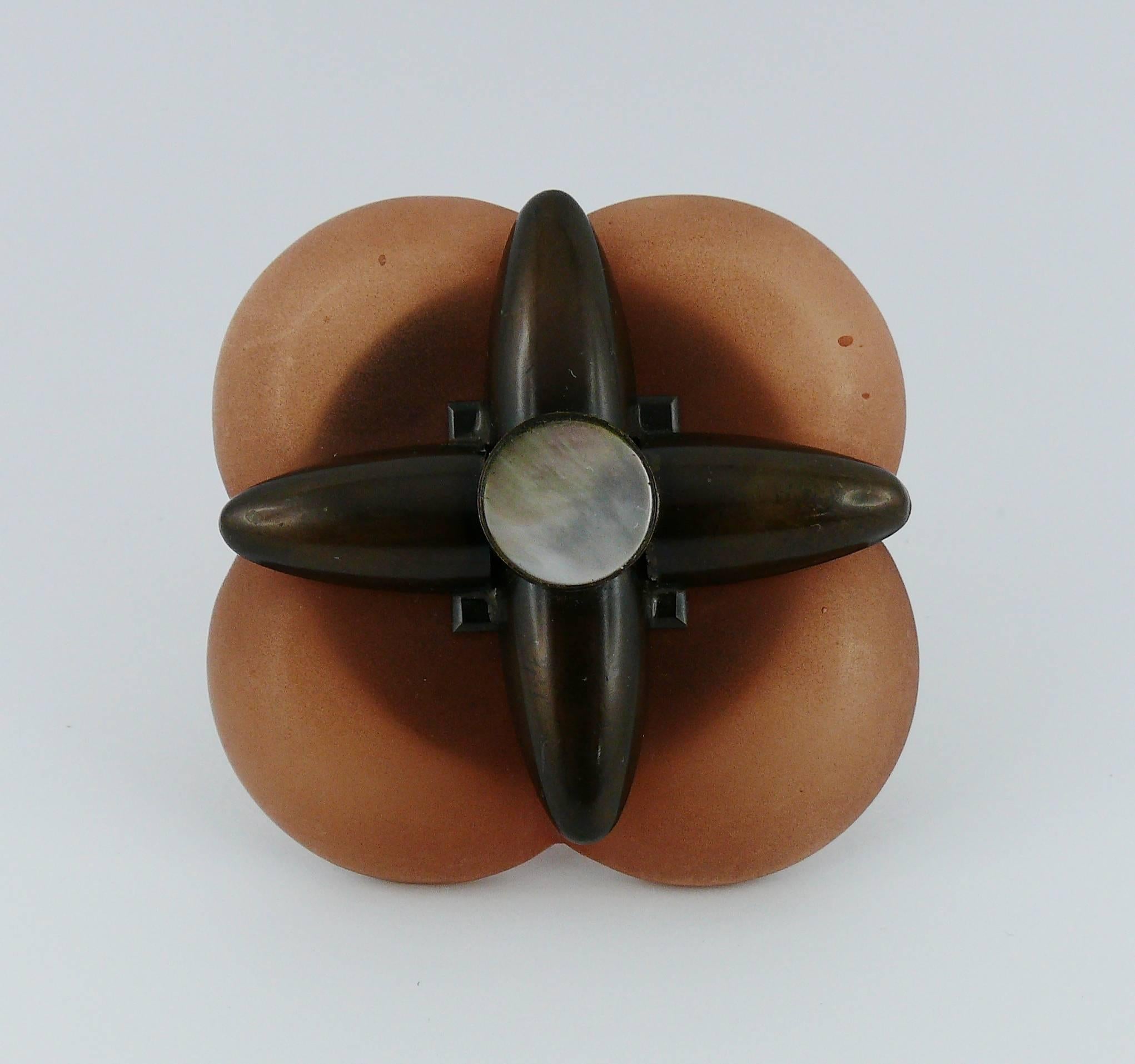 Giorgio Armani Abstract Flower Brooch In Excellent Condition In Nice, FR