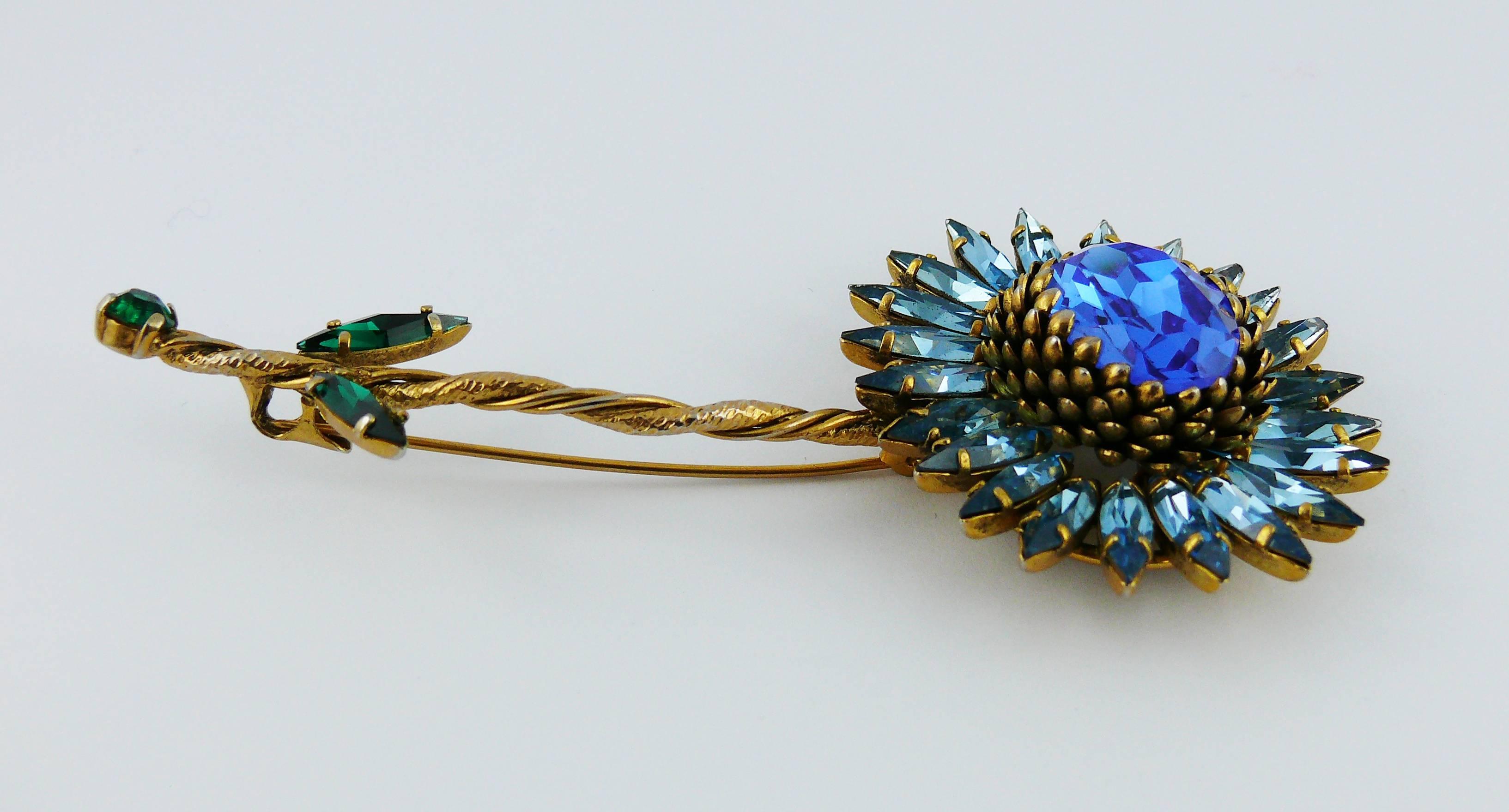 CHRISTIAN LACROIX vintage magnificient jewelled flower brooch.

Marked CHRISTIAN LACROIX CL Made in France.

Indicative measurements : length approx. 10.6 cm (4.17 inches) / max. width approx. 5 cm (1.97 inches).

Comes with a CHRISTIAN LACROIX