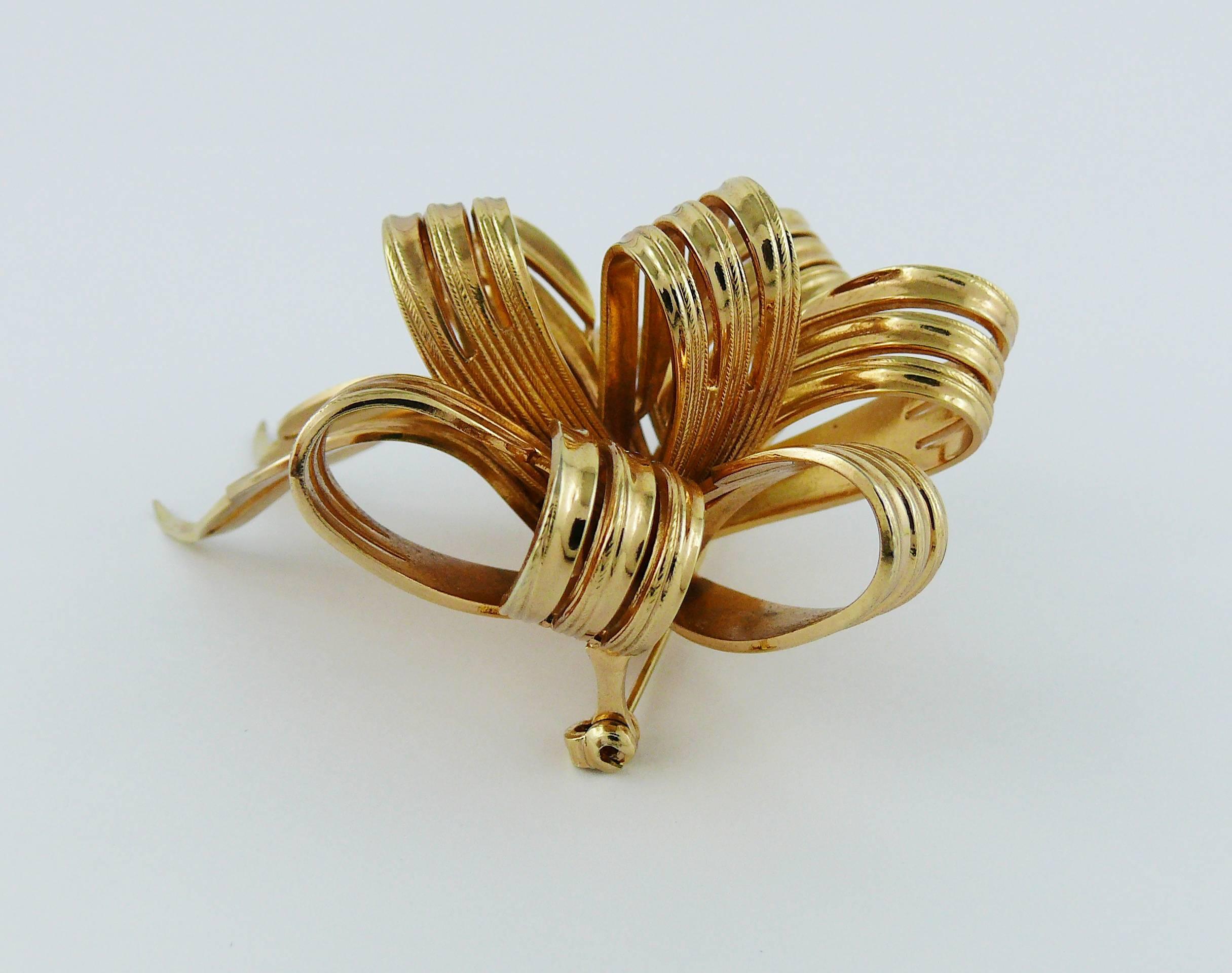 Christian Dior Vintage 1966 Gold Toned Ribbon Bow Brooch In Excellent Condition In Nice, FR
