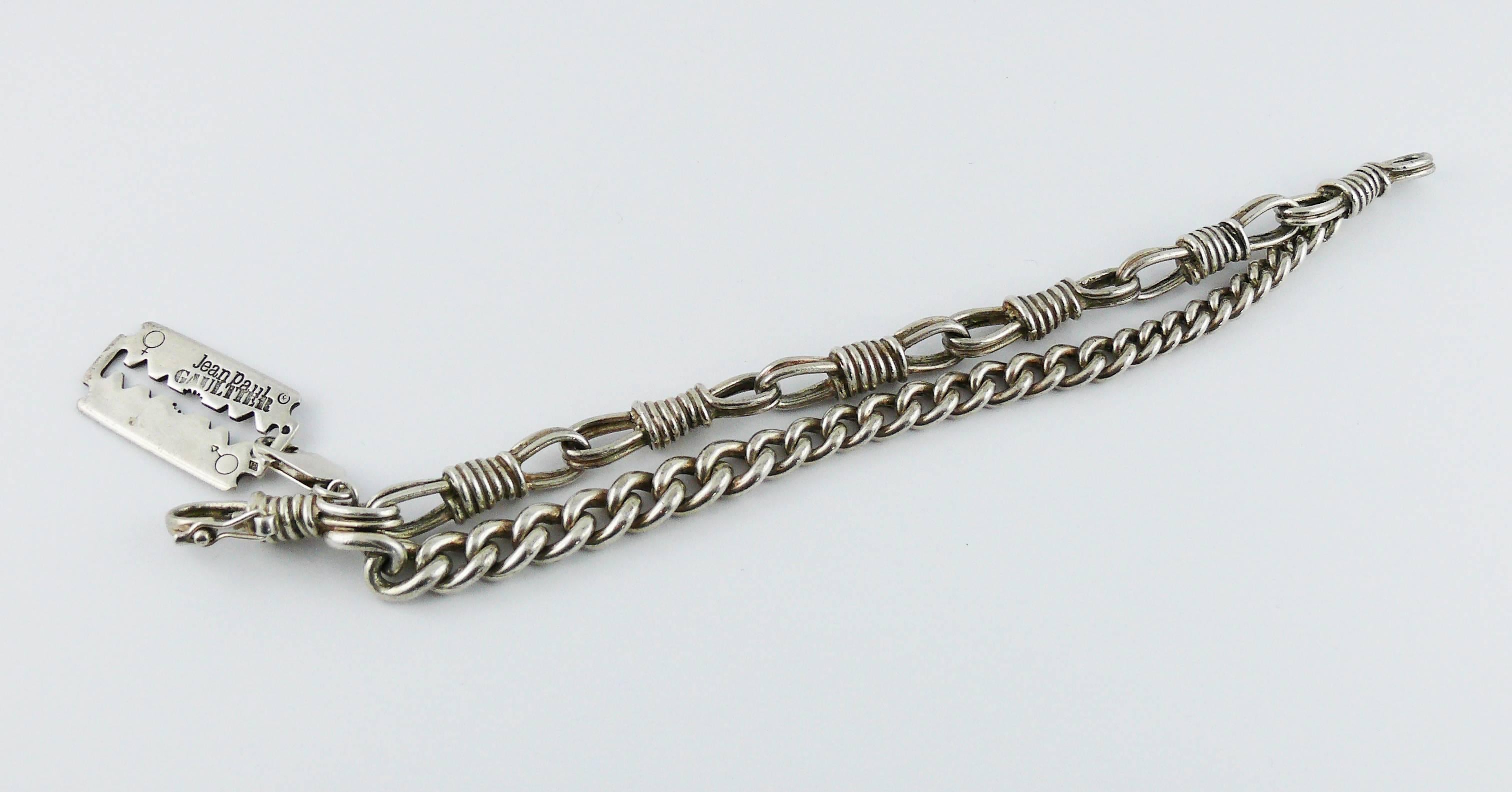 JEAN PAUL GAULTIER vintage solid silver unisex bracelet featuring a double chain with a razor blade charm.

Secure clasp closure.

Embossed JEAN PAUL GAULTIER.

French silver hallmarks.

Indicative measurements : length approx. 19 cm (7.48