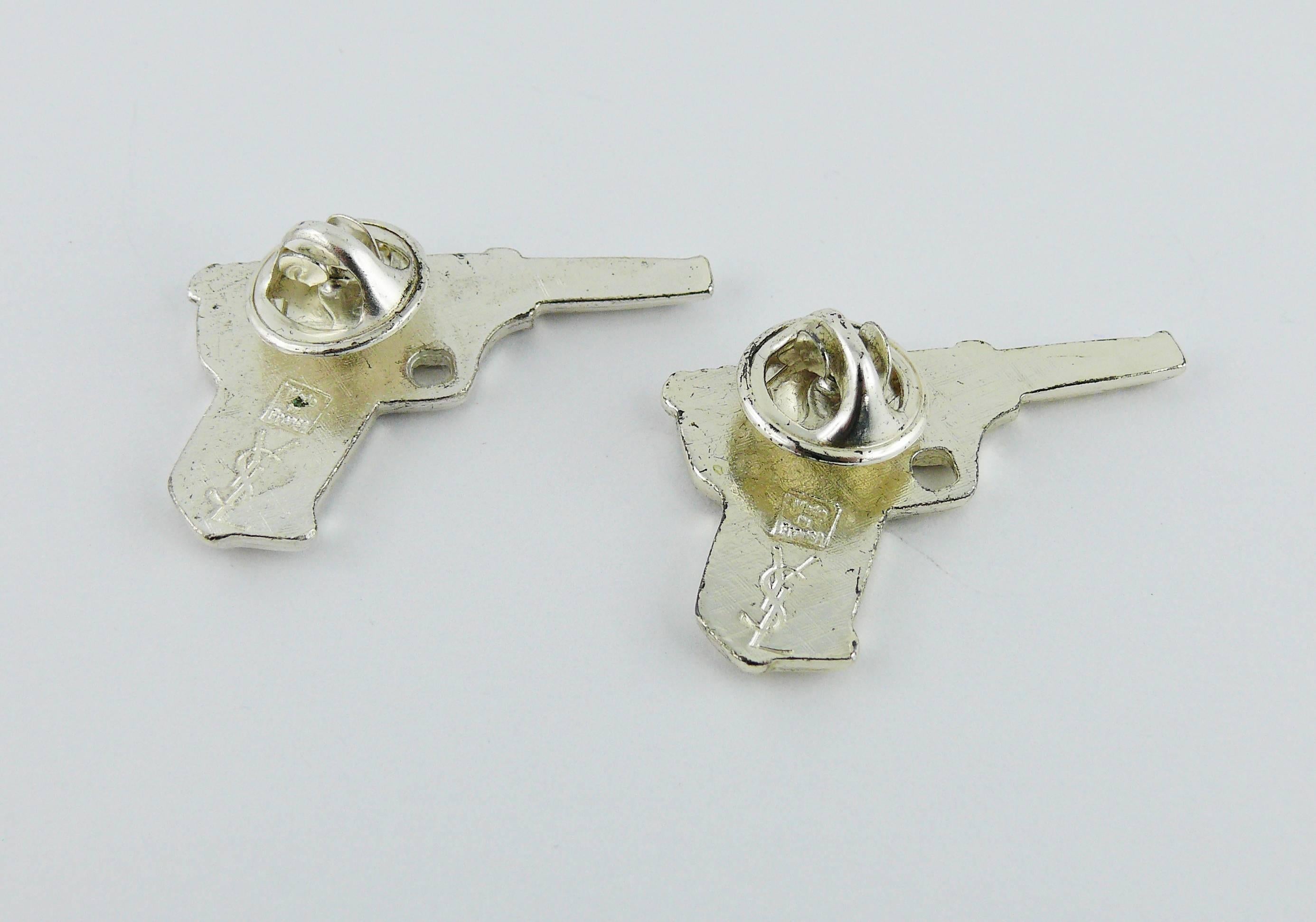 Yves Saint Laurent YSL Vintage Pair of Gun Brooches In Excellent Condition For Sale In Nice, FR