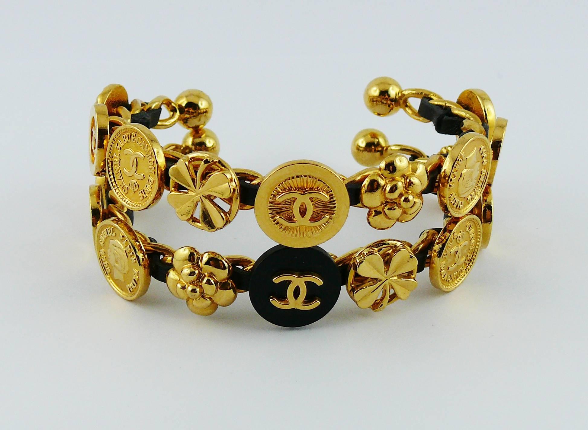 CHANEL vintage rare interwoven gold chain and black leather rigid bracelet set featuring 9 iconic coins.

This set includes 2 bracelets. This is not a real pair as far as coins are a little differents.

NB : Each bracelet are offered