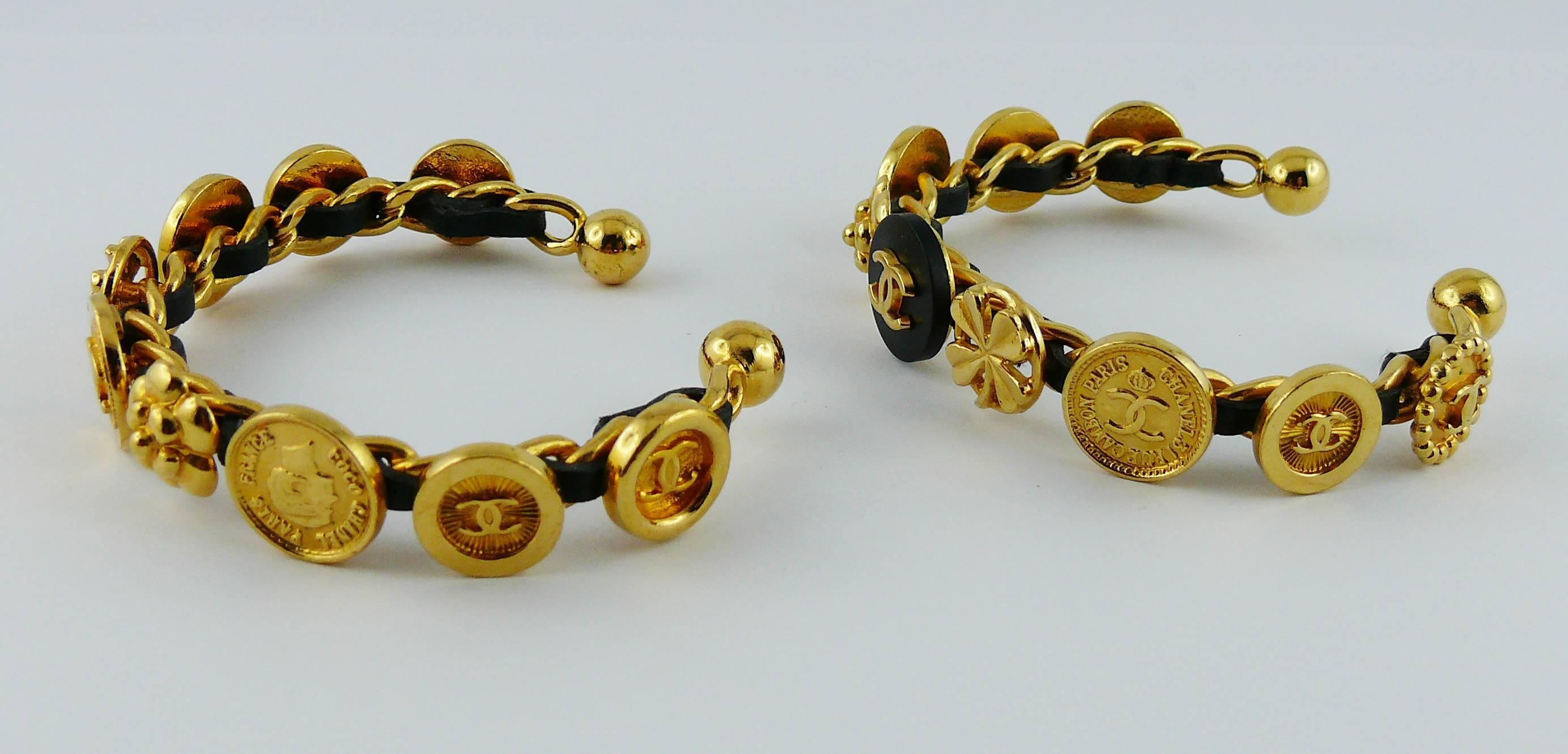 Chanel Vintage Rare Interwoven Gold Chain & Black Leather Coin Bracelet Set In Excellent Condition In Nice, FR