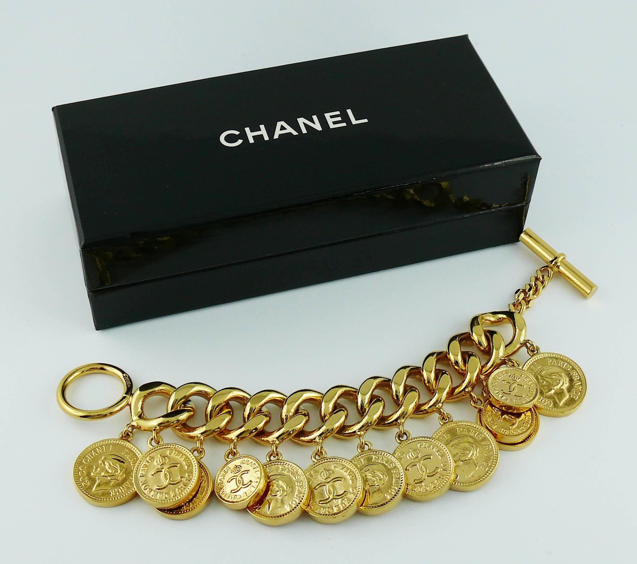 Chanel Vintage Iconic Coin Charm Bracelet In Excellent Condition In Nice, FR