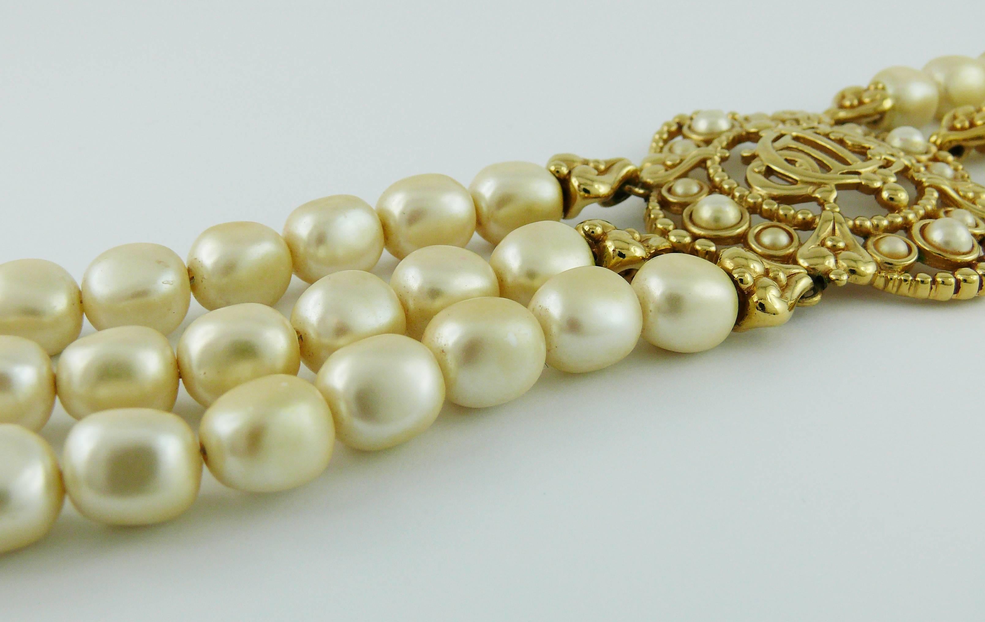 Women's Christian Dior Vintage Pearl Logo Choker Necklace