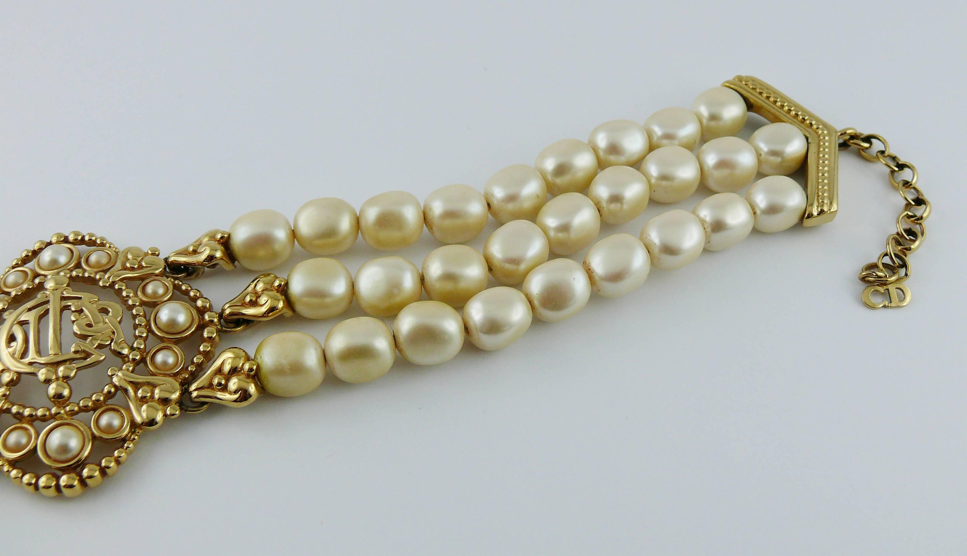 Christian Dior Vintage Pearl Logo Choker Necklace In Good Condition In Nice, FR