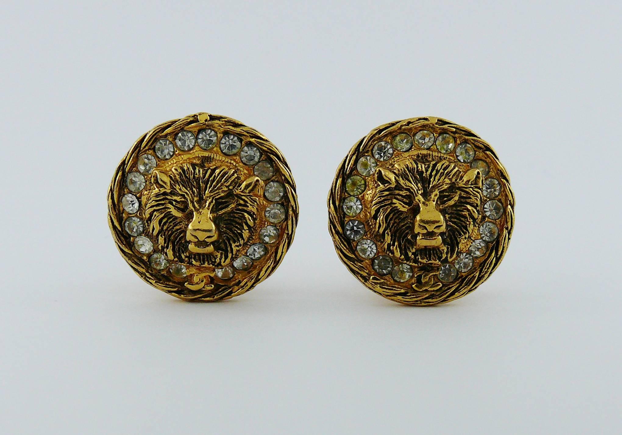 Chanel Vintage Gold Tone Crystal Lion Head Clip-On Earrings In Excellent Condition In Nice, FR