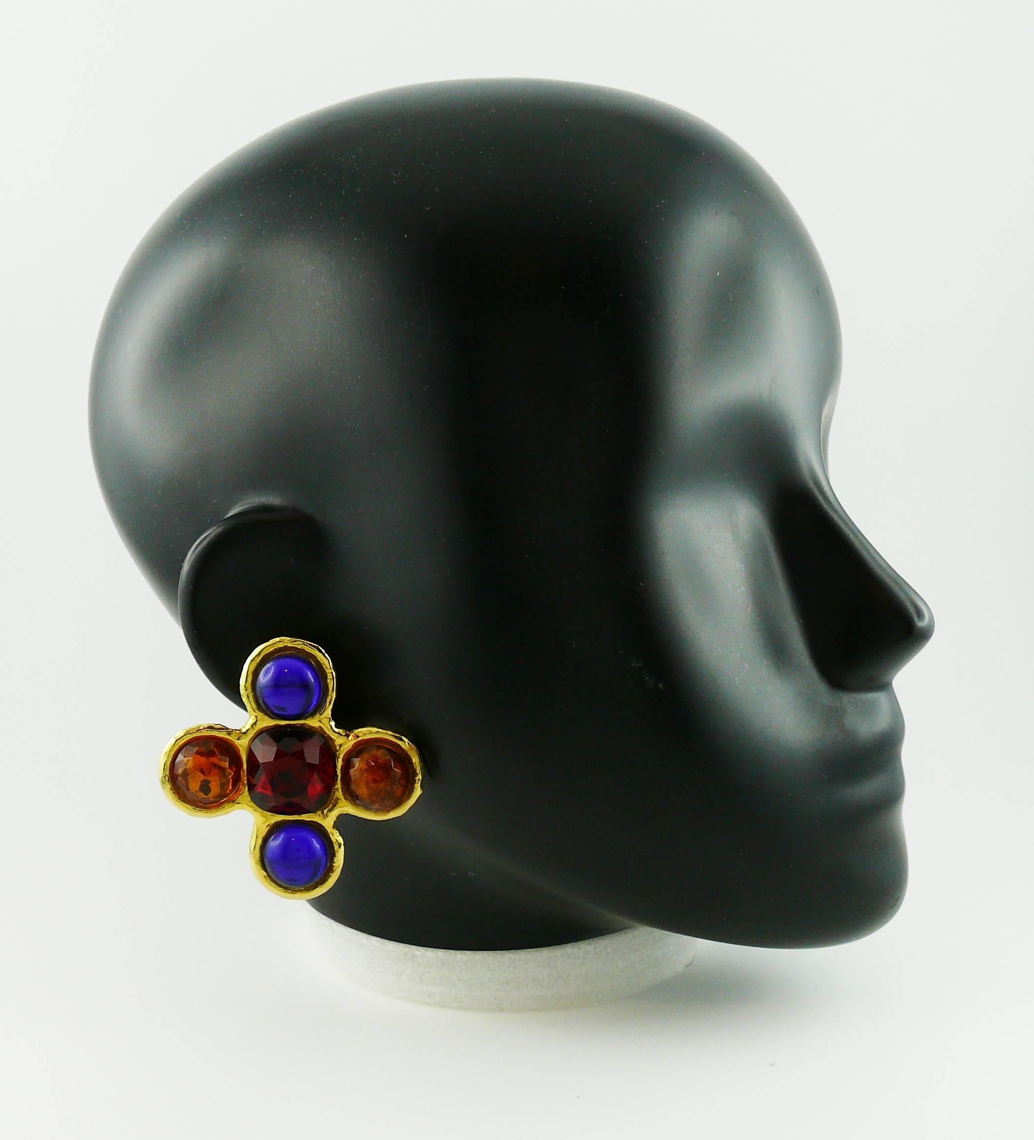 YVES SAINT LAURENT Rive Gauche vintage gold toned jewelled cross clip-on earrings featuring multicolored crystals and glass cabochons.

Marked YVES SAINT LAURENT Rive Gauche Made in France.

Indicative measurements : length approx. 5.4 cm (approx.