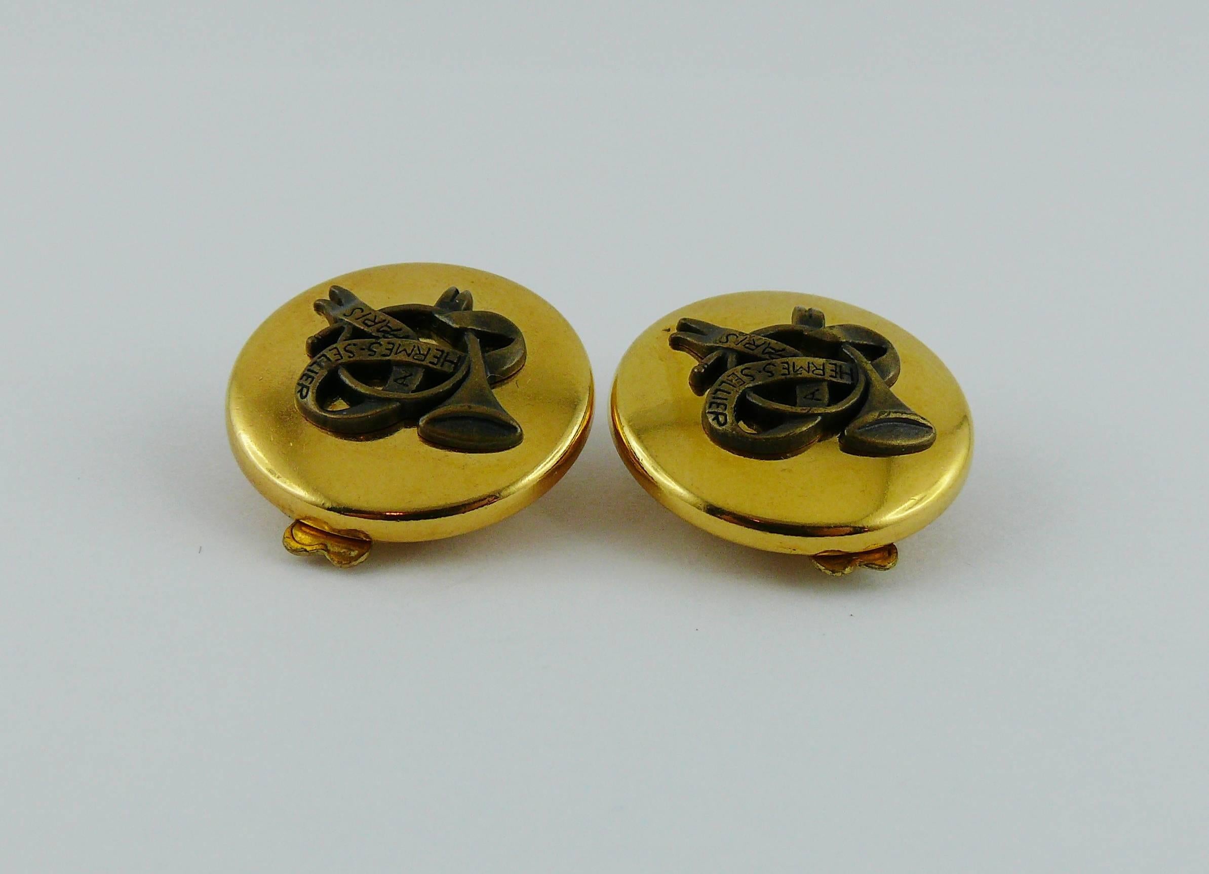 Hermes Vintage Classic Boucles d'oreilles clips à boutons dorés Excellent état - En vente à Nice, FR