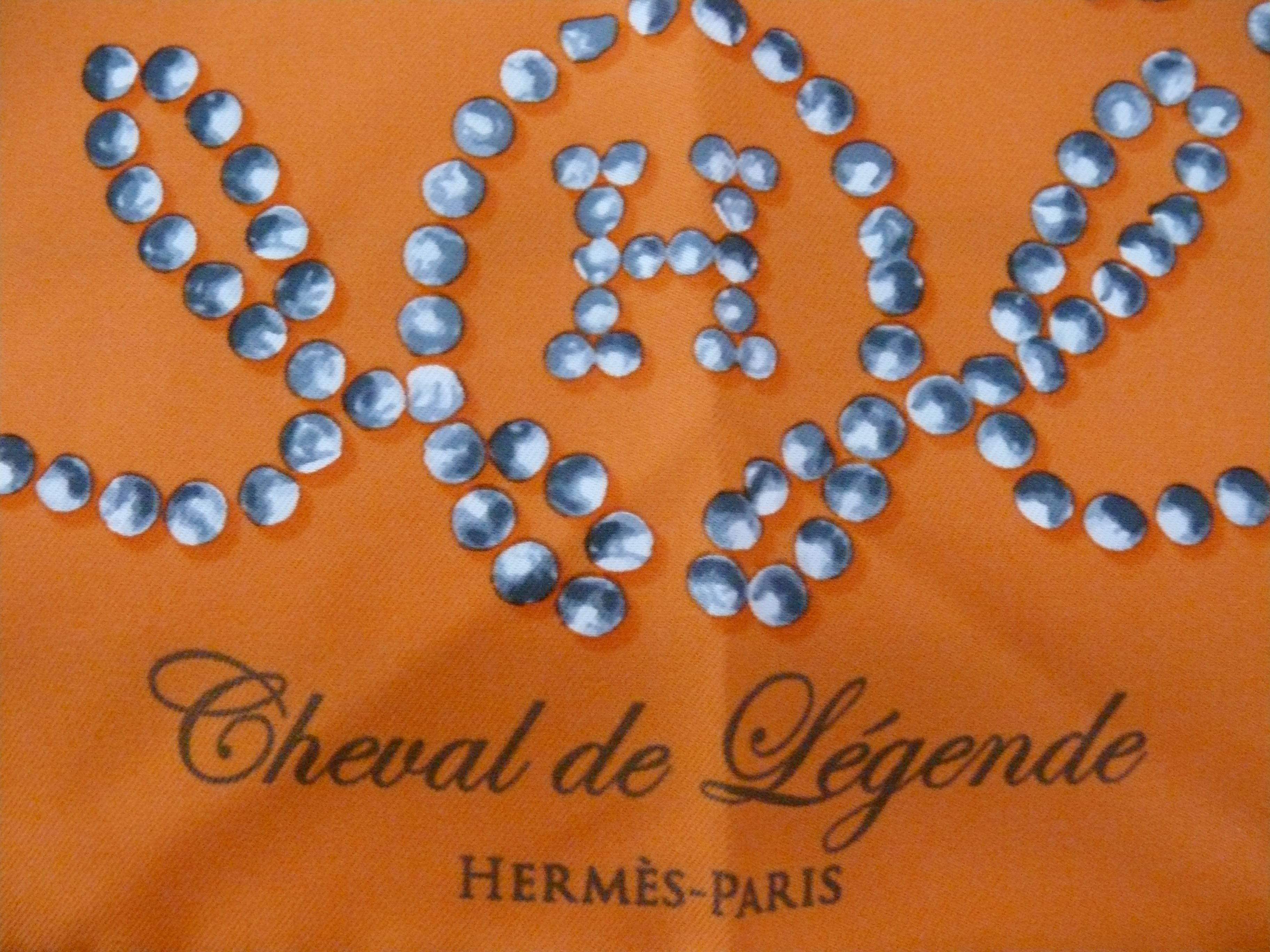Marron Écharpe Carre en soie Hermès « Cheval de Légende » de Benoit Pierre Emery en vente