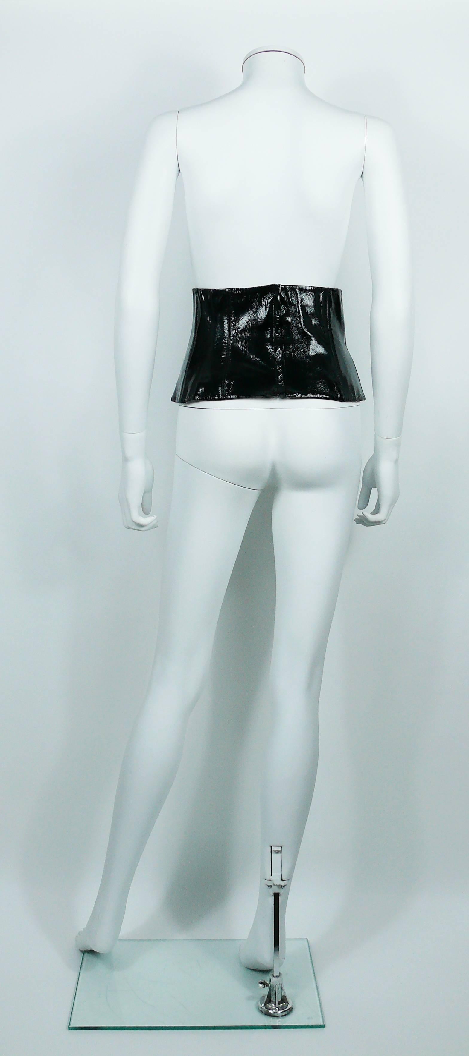 Chanel Black Patent Leather Corset Belt Fall/Winter 2001 Size 36 In Good Condition For Sale In Nice, FR