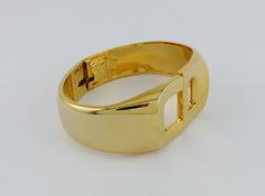 Christian Dior 1972 Bracelet Clamper Signature en métal doré