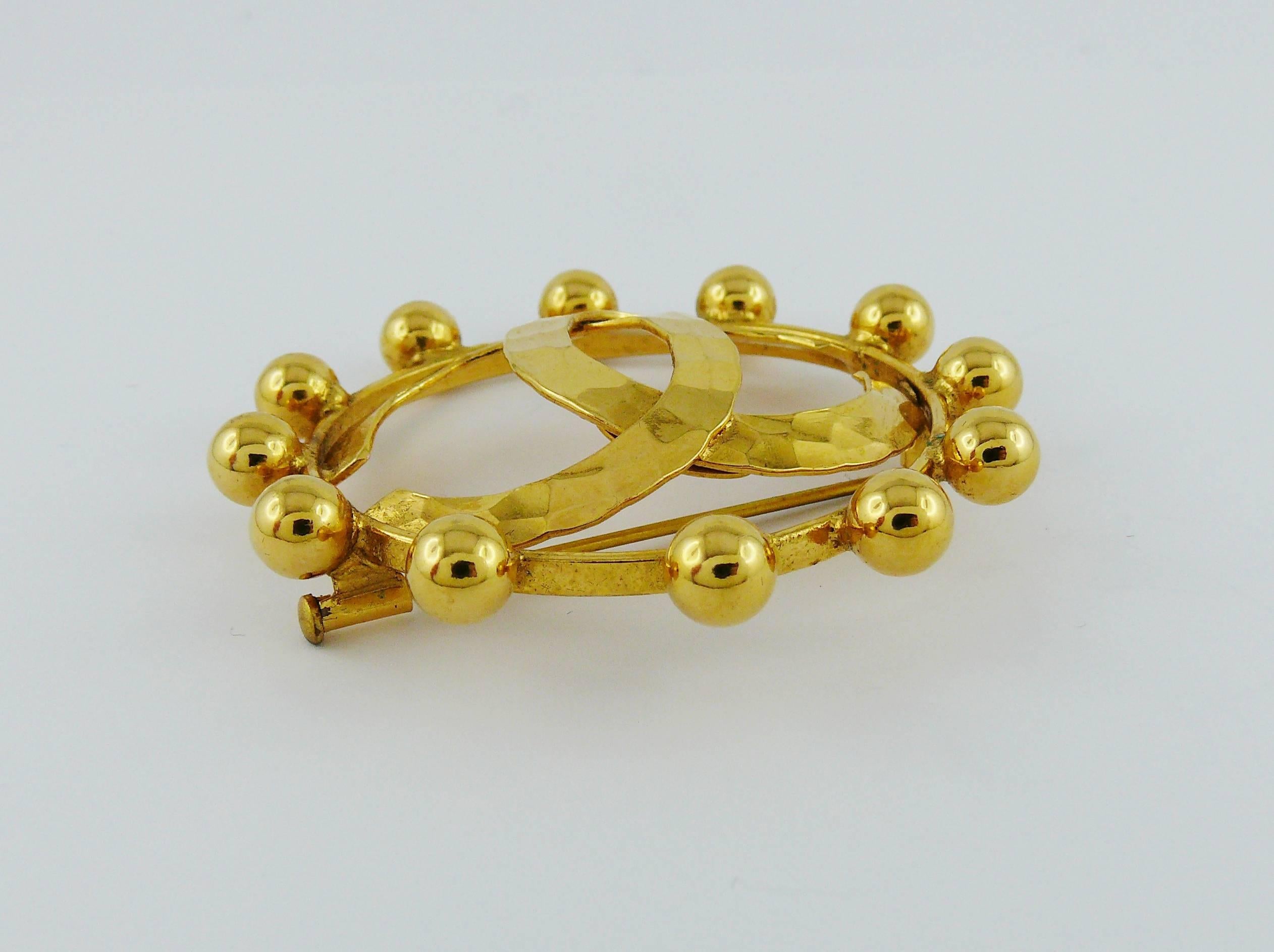 Chanel Vintage 1990 Massive Gold Toned CC Brooch In Good Condition In Nice, FR