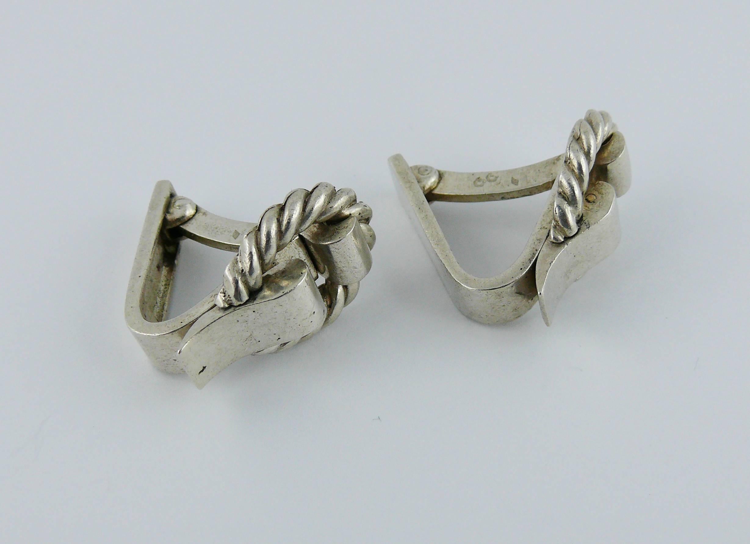HERMES vintage silver cufflinks.

Embossed HERMES and number "53378" on one cufflink (the other has no HERMES marking).
Both cufflinks have both French silver and maker's hallmarks.

Indicative measurements : max. height approx. 2 cm (0.79