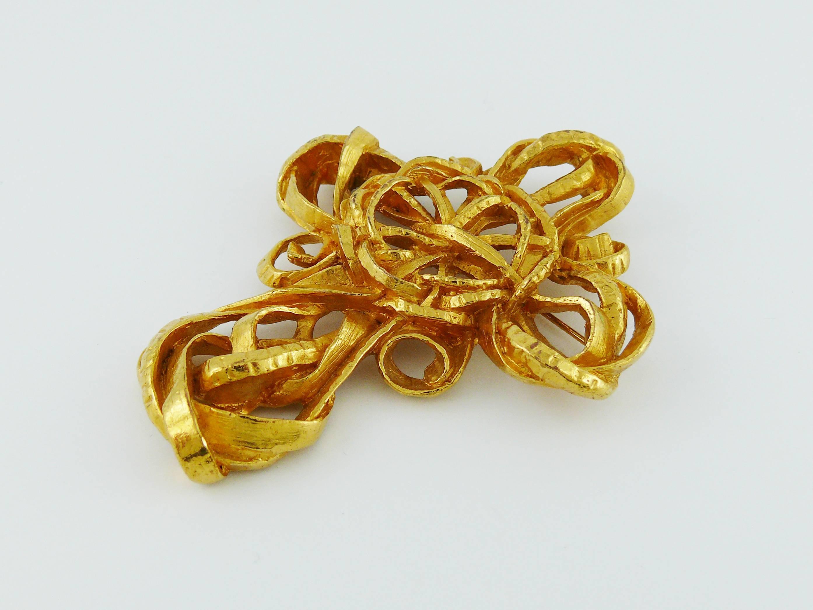 Christian Lacroix Vintage Gold Toned Cross Brooch and Pendant In Good Condition In Nice, FR