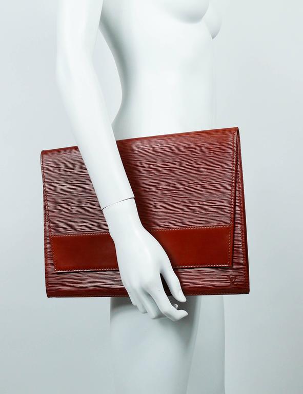 Women's or Men's Louis Vuitton Vintage Brown Epi Leather Lena Clutch For Sale