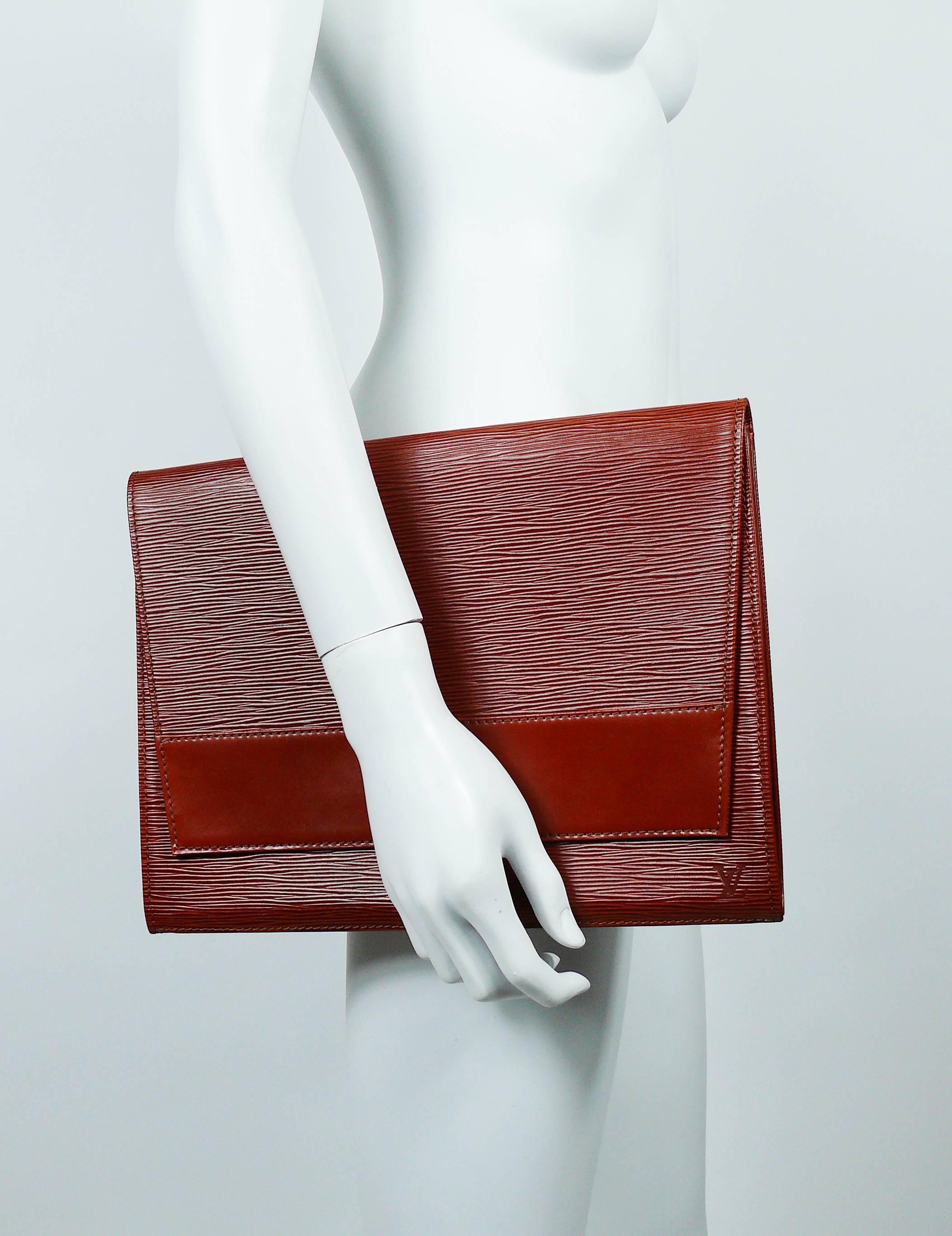Louis Vuitton Vintage Brown Epi Leather Lena Clutch Excellent état - En vente à Nice, FR