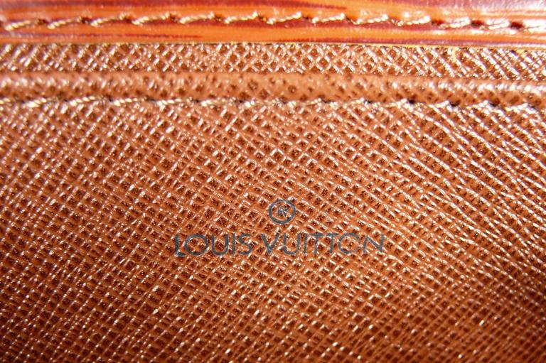 Louis Vuitton Vintage Brown Epi Leather Lena Clutch For Sale 4