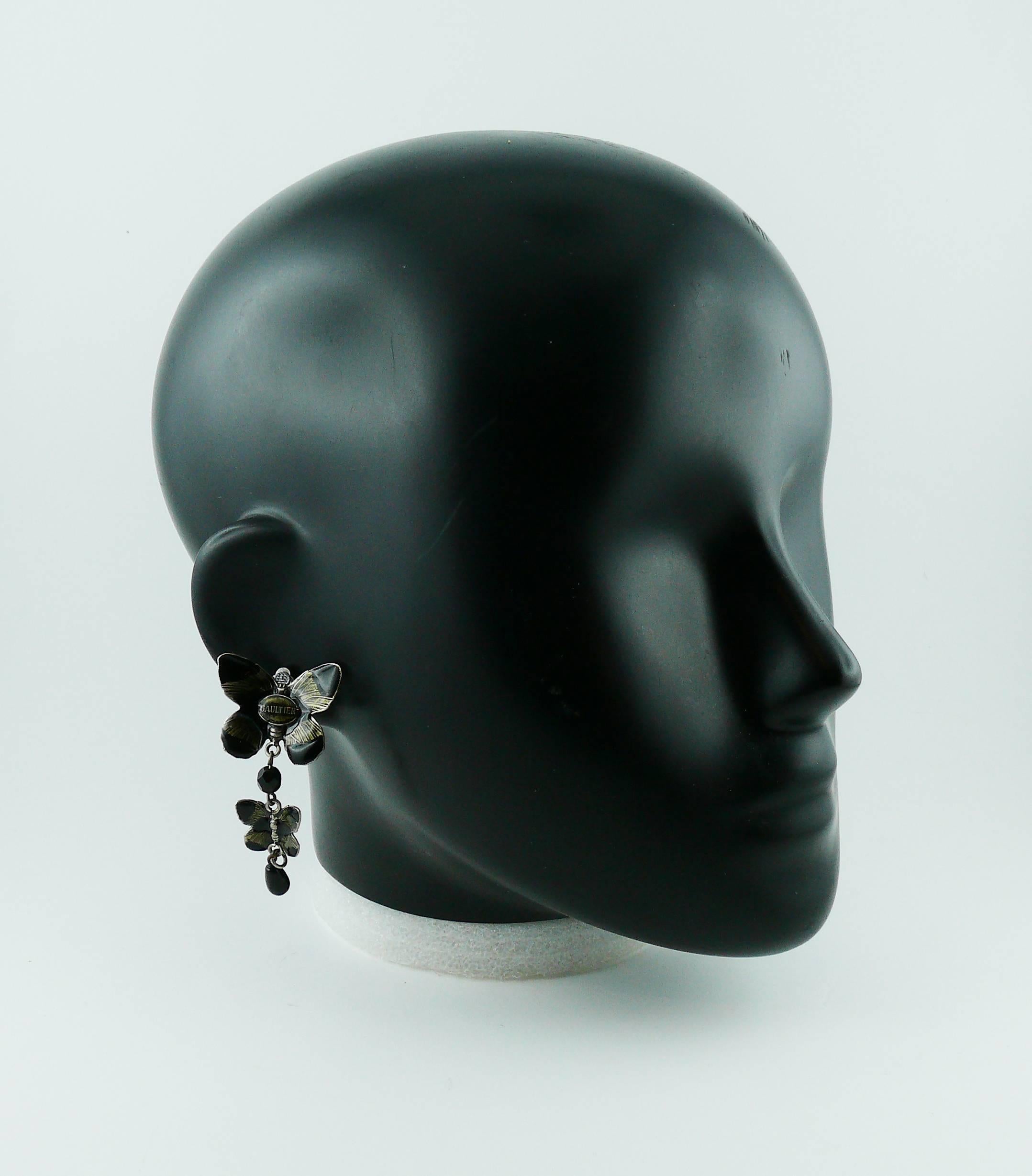 JEAN PAUL GAULTIER vintage black enamel butterfly dangling earrings (clip-on) with glass bead embellishment.

Marked GAULTIER.

Indicative measurements : length approx. 6 cm (2.36 inches) / max. width approx. 2.8 cm (1.10 inches).

JEWELRY CONDITION