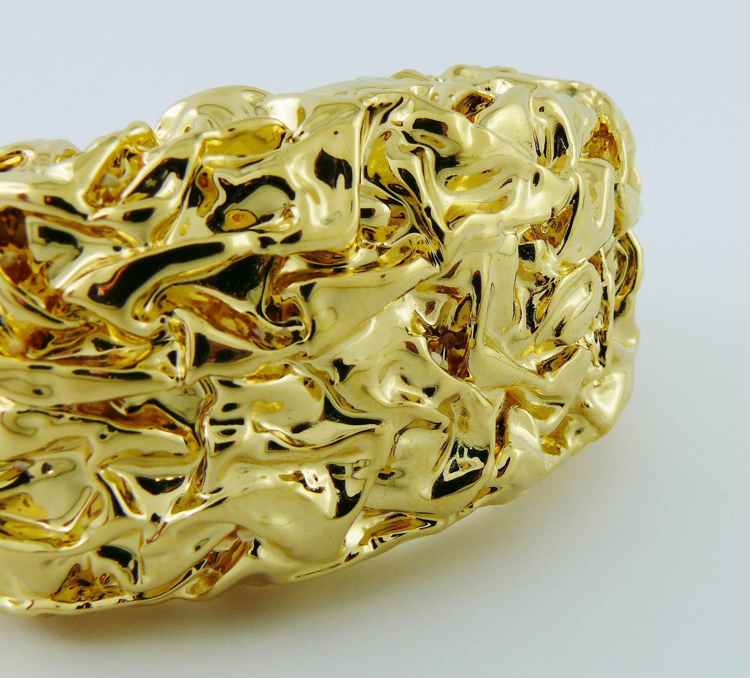 Chanel by Maison Desrues Vintage Crumpled Gold Tone Cuff Bracelet 1988 For Sale 3