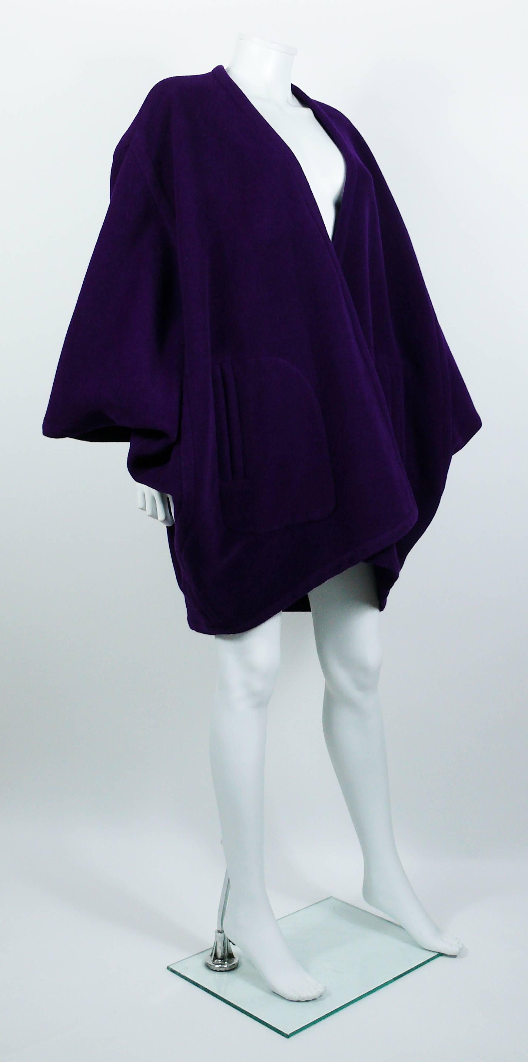 YVES SAINT LAURENT Rive Gauche vintage purple cape.

*** IMPORTANT ***
We were unable to photograph the true color under photo studio lighting. True color is closer to the one shown on photo 6. 

This cape features :
- Smooth and luxurious fabric