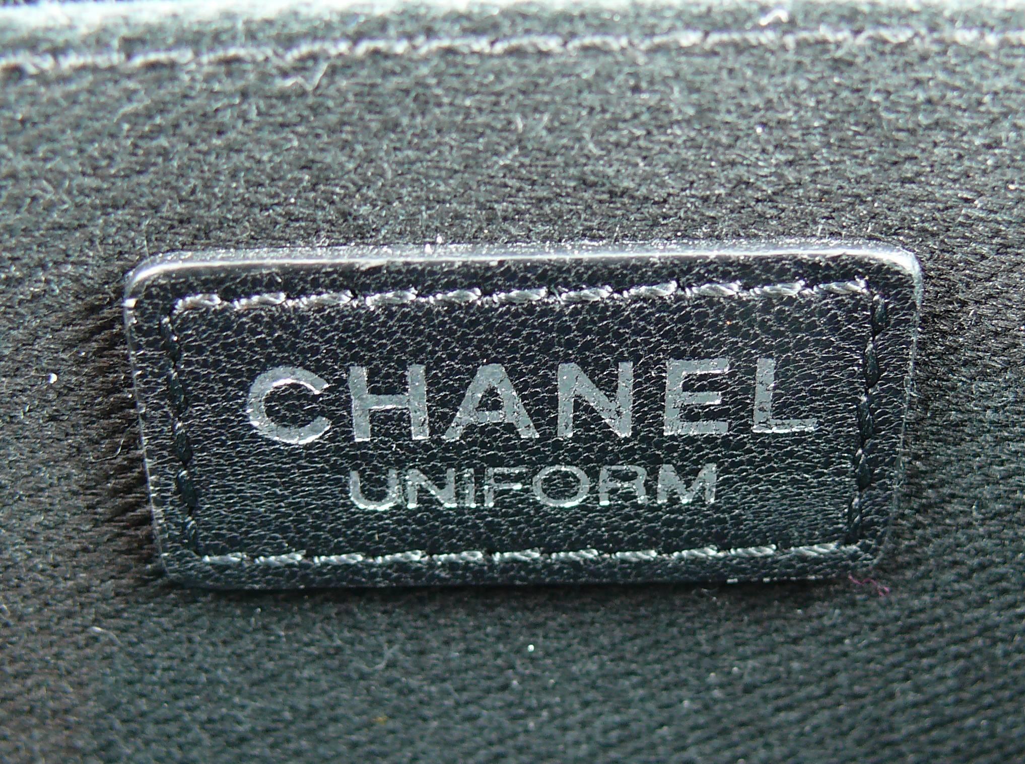 Chanel Uniform Schwarze gesteppte Tasche aus genarbtem Leder mit Taillengürtel 4