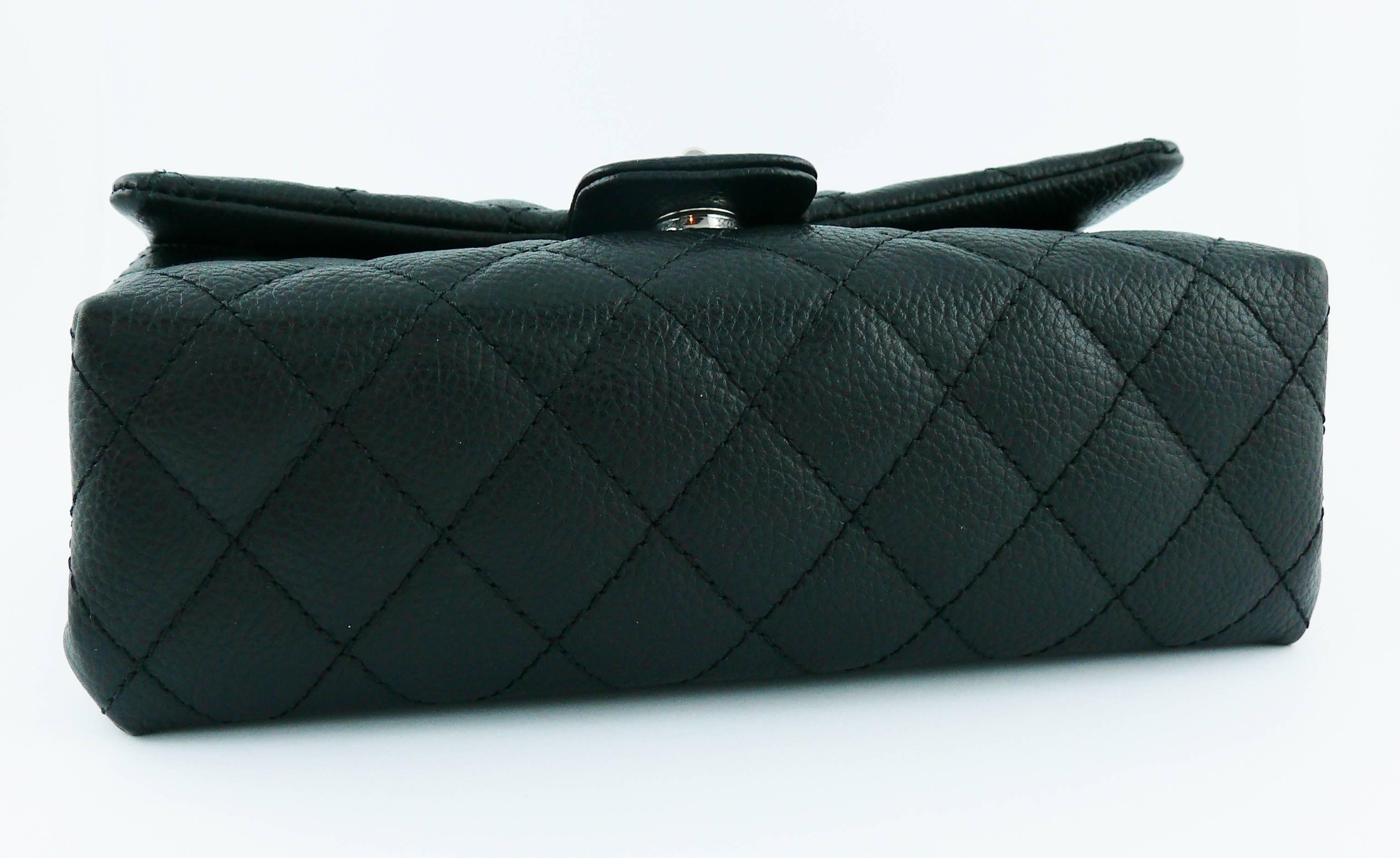 Chanel Uniform Schwarze gesteppte Tasche aus genarbtem Leder mit Taillengürtel 1