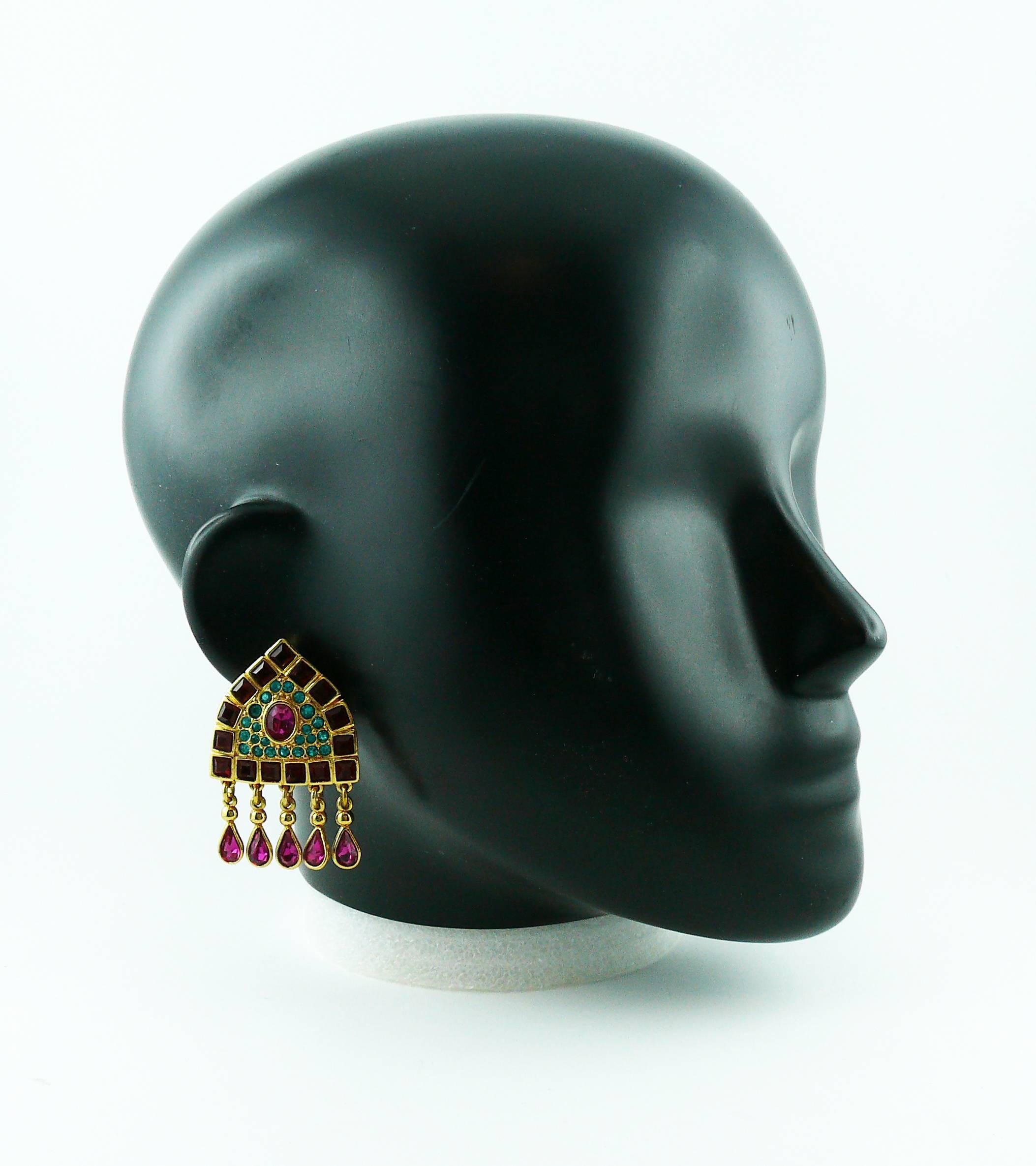 YVES SAINT LAURENT vintage Oriental inspired clip-on earrings featuring multicolored crystals in a gold toned setting.

Marked YSL Made in France.

Indicative measurements : height approx. 5 cm (1.97 inches) / width approx. 3.3 cm (1.30