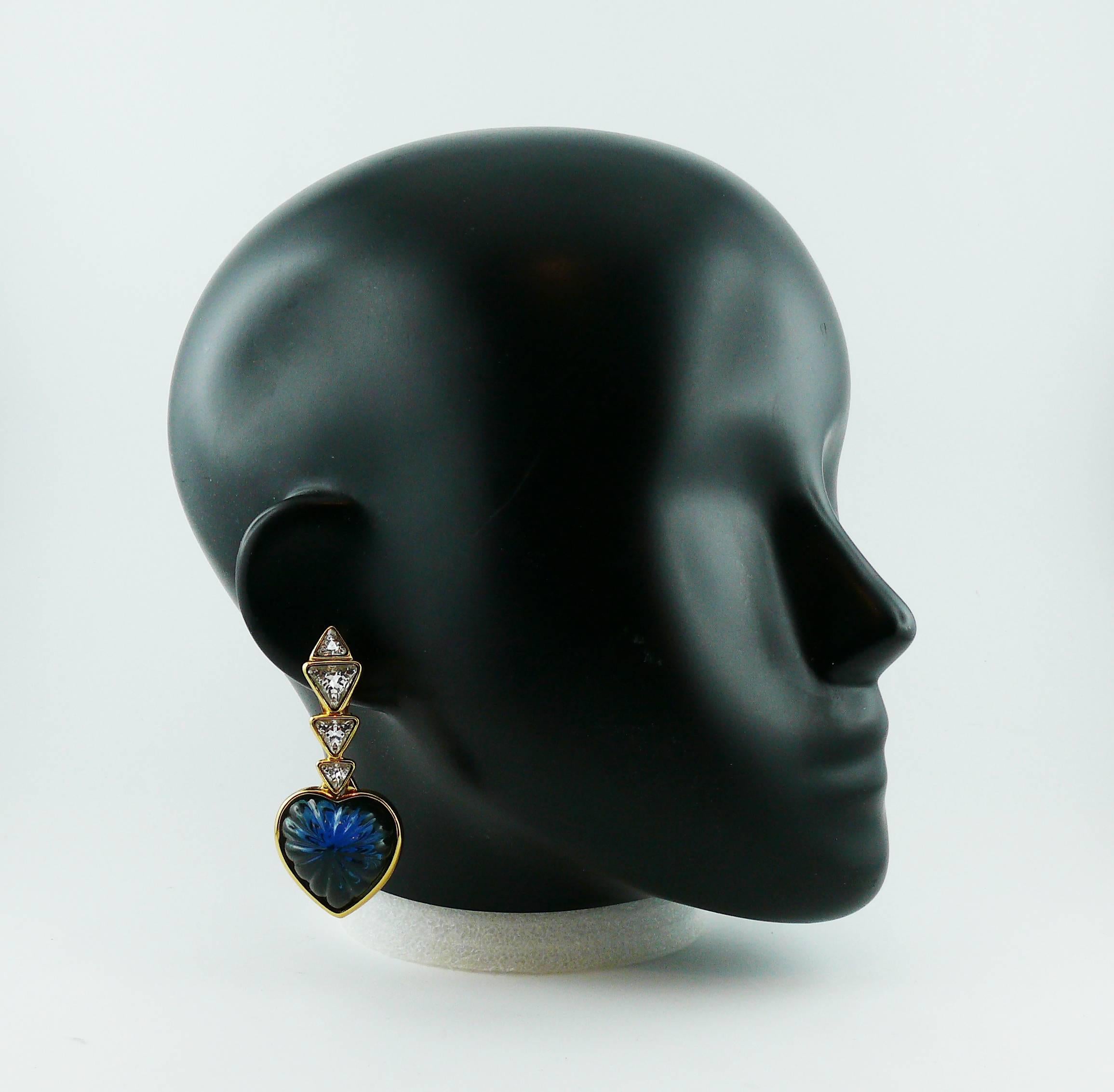YVES SAINT LAURENT vintage dangling earrings (clip-on) featuring a massive faux sapphire resin heart and clear crystals in a gold toned setting.

Marked YSL Made in France.

Indicative measurements : height approx. 6.7 cm (2.64 inches) / max. width