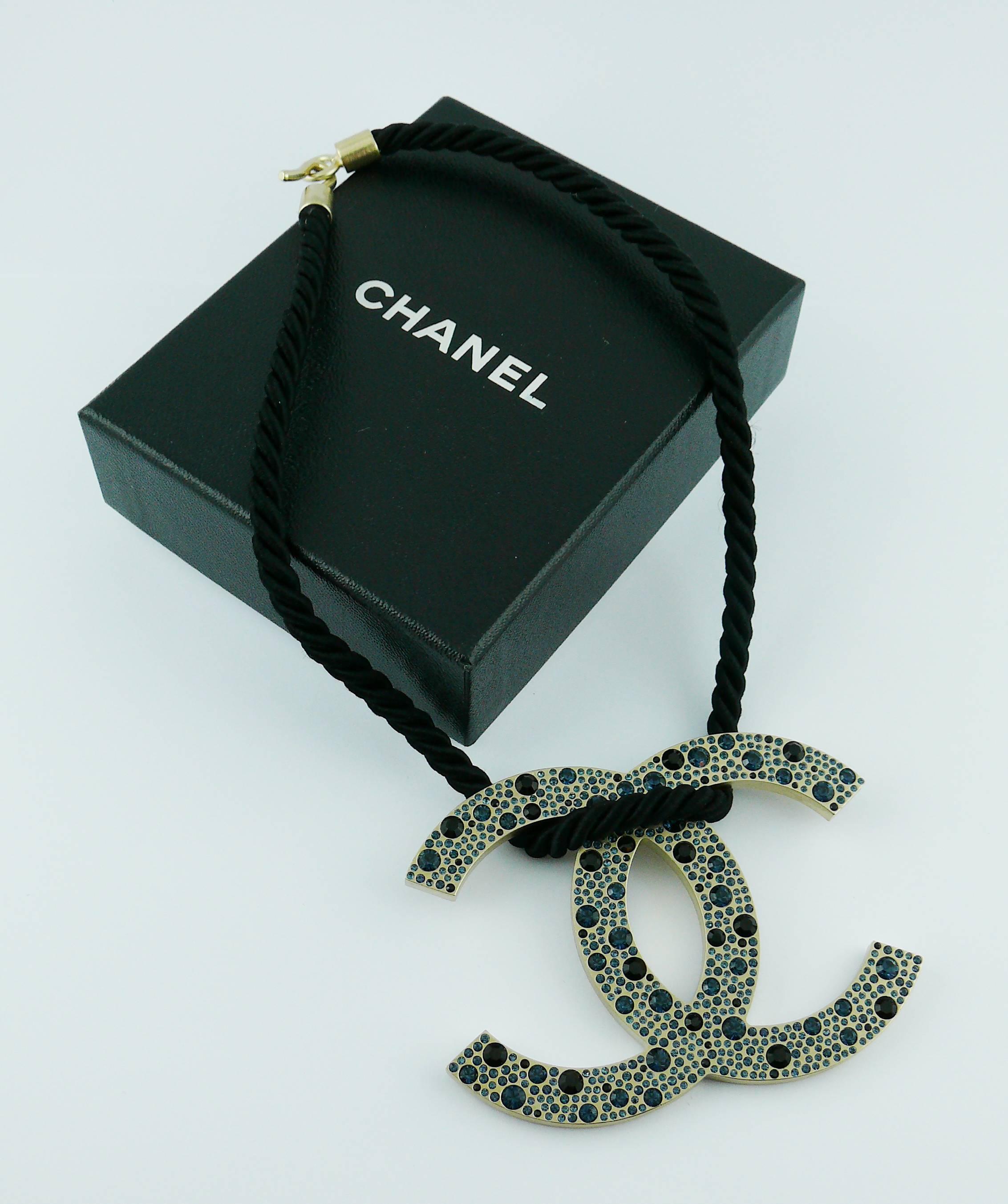Chanel Rare Jewelled Jumbo CC Logo Necklace Spring Summer 2008 In Excellent Condition In Nice, FR