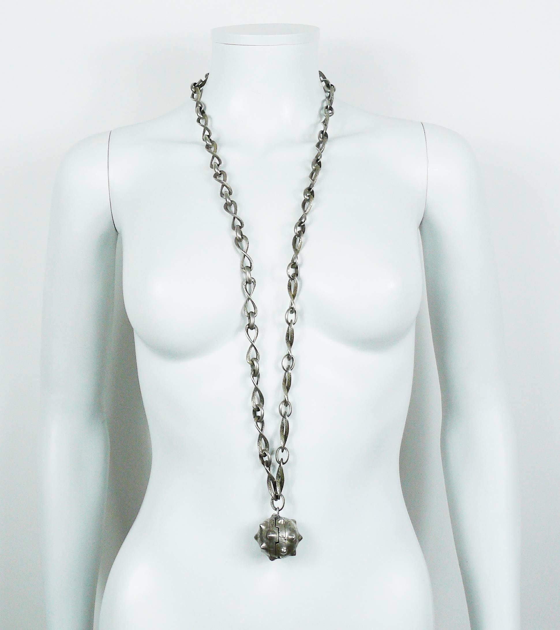 LANVIN vintage Medieval revival antiqued silver toned sautoir necklace featuring a gorgeous massive link chain with a mace like ball pendant.

Embossed LANVIN Paris.

Indicative measurements : length worn approx. 46 cm (18.11 inches).

JEWELRY