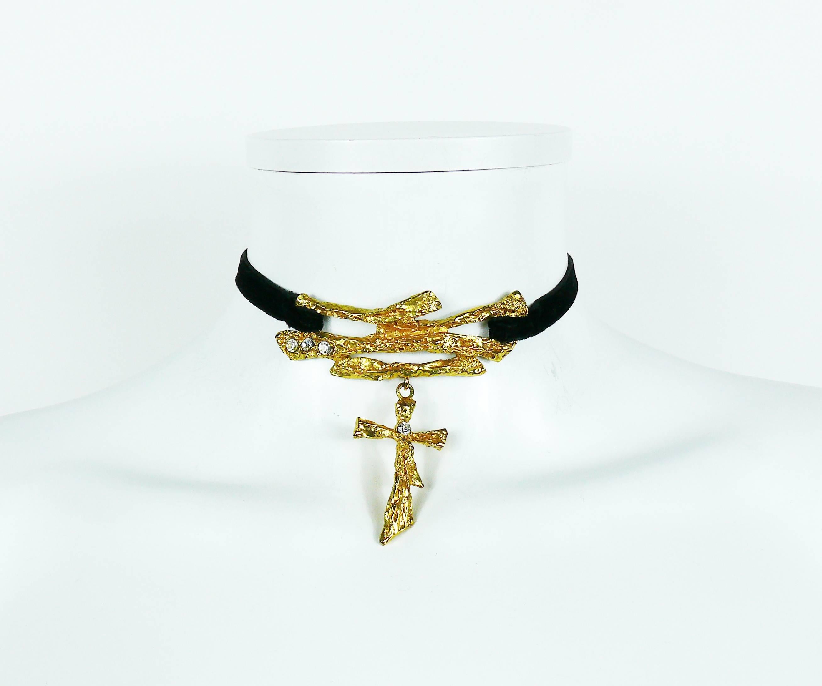 CHRISTIAN LACROIX vintage chocker necklace featuring a textured antiqued gold tone front detail and a cross pendant with clear crystal embellishement.

Black velvet ribbon that ties in the back.

Marked CHRISTIAN LACROIX CL Made in