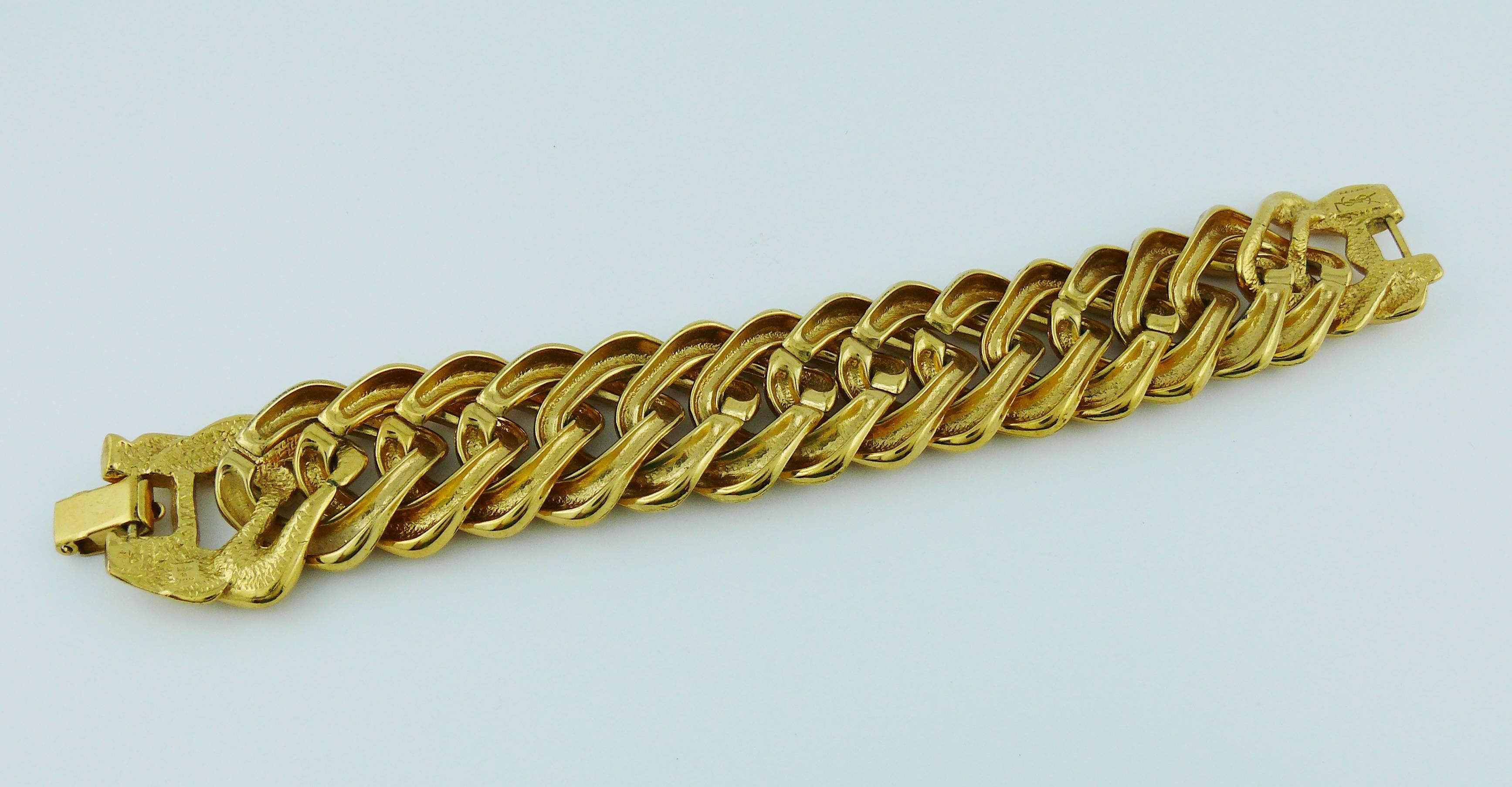 Yves Saint Laurent YSL Vintage Classic Gold Toned Curb Chain Bracelet In Excellent Condition In Nice, FR