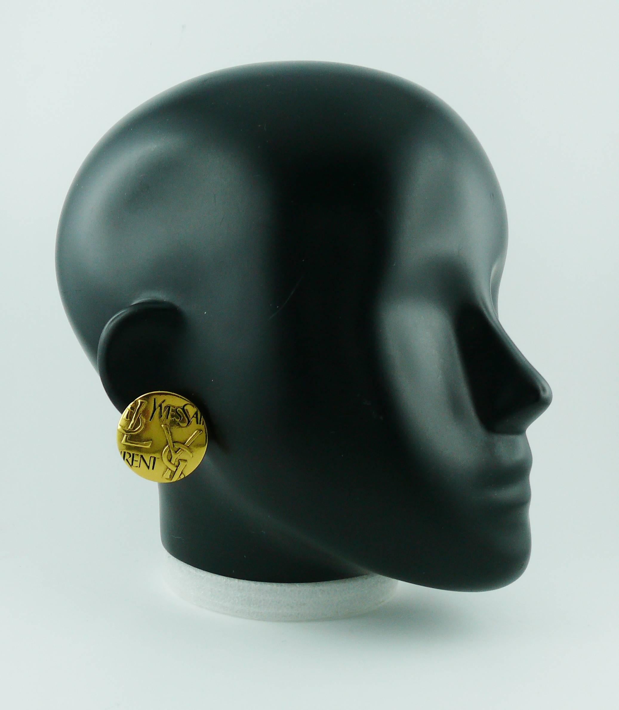 YVES SAINT LAURENT vintage iconic gold toned signature clip-on earrings.

Embossed YSL Made in France.

Indicative measurements : diameter approx. 3 cm (1.18 inches).

JEWELRY CONDITION CHART
- New or never worn : item is in pristine condition with