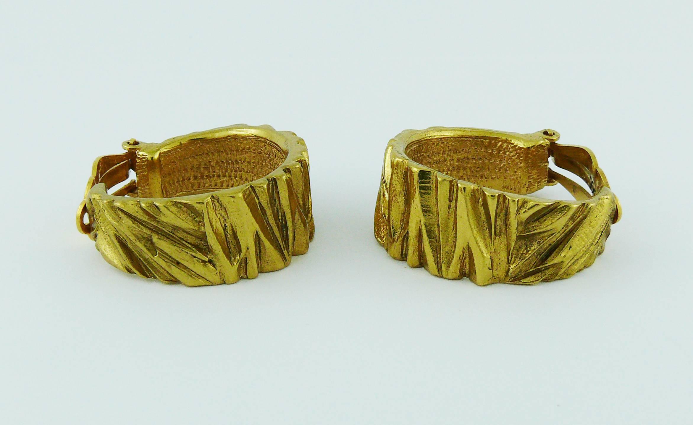 Yves Saint Laurent YSL Vintage Ribbed Gold Tone Hoop Earrings In Excellent Condition In Nice, FR