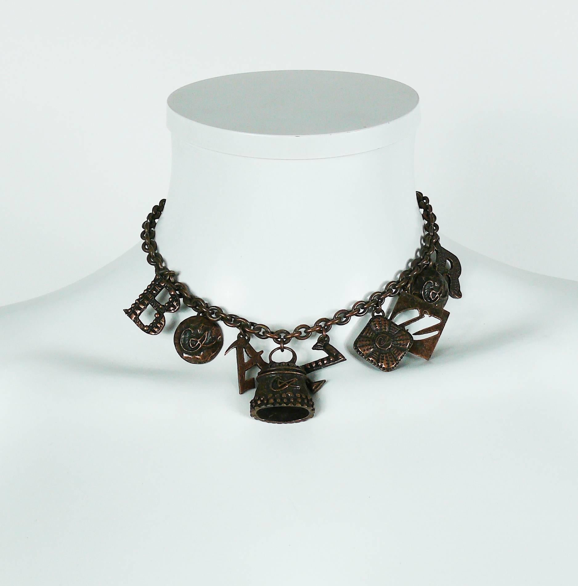 CHRISTIAN LACROIX Vintage-Halskette in Kupfertönen mit antiker Patina mit Buchstaben 