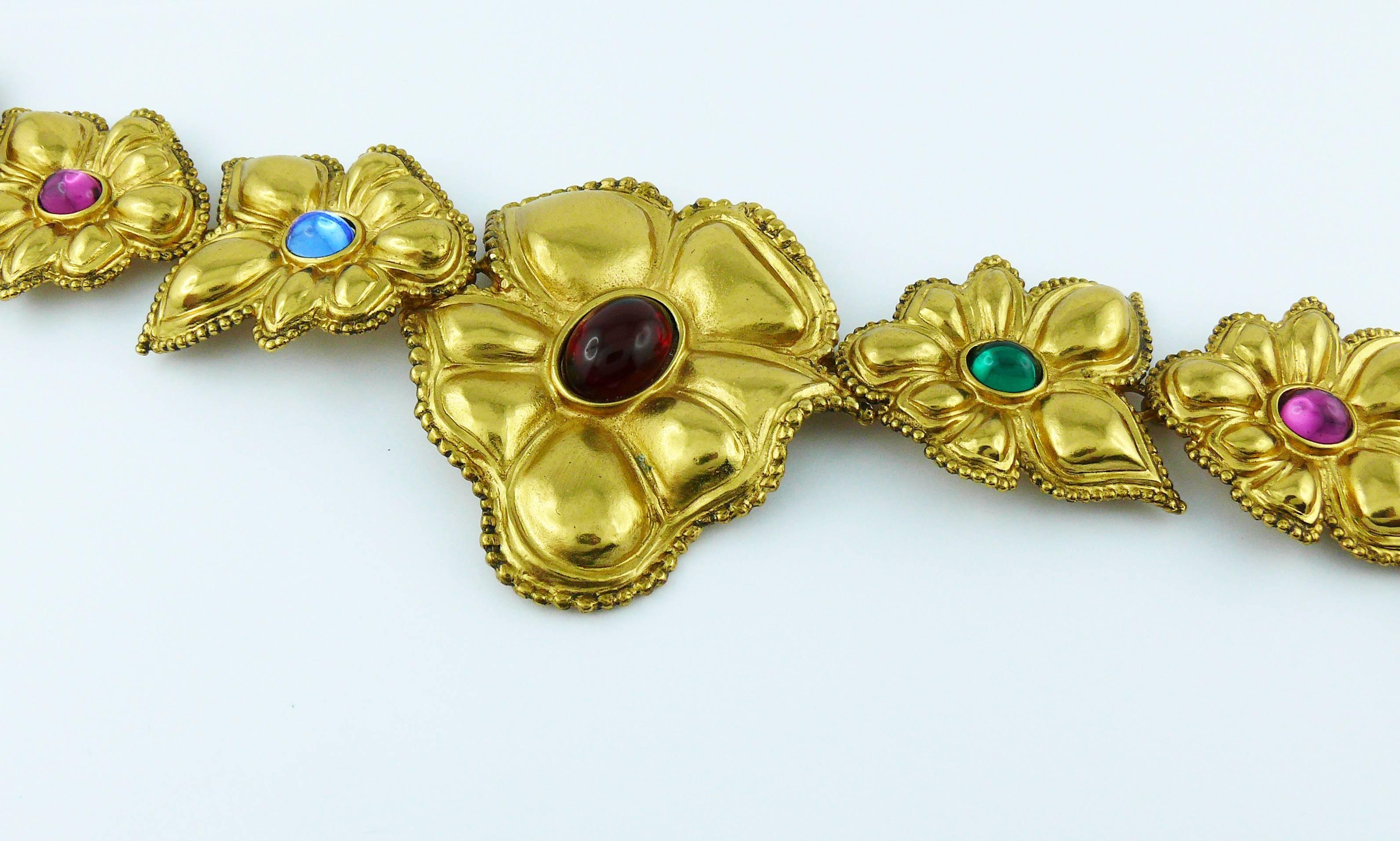 bakul flower gold necklace