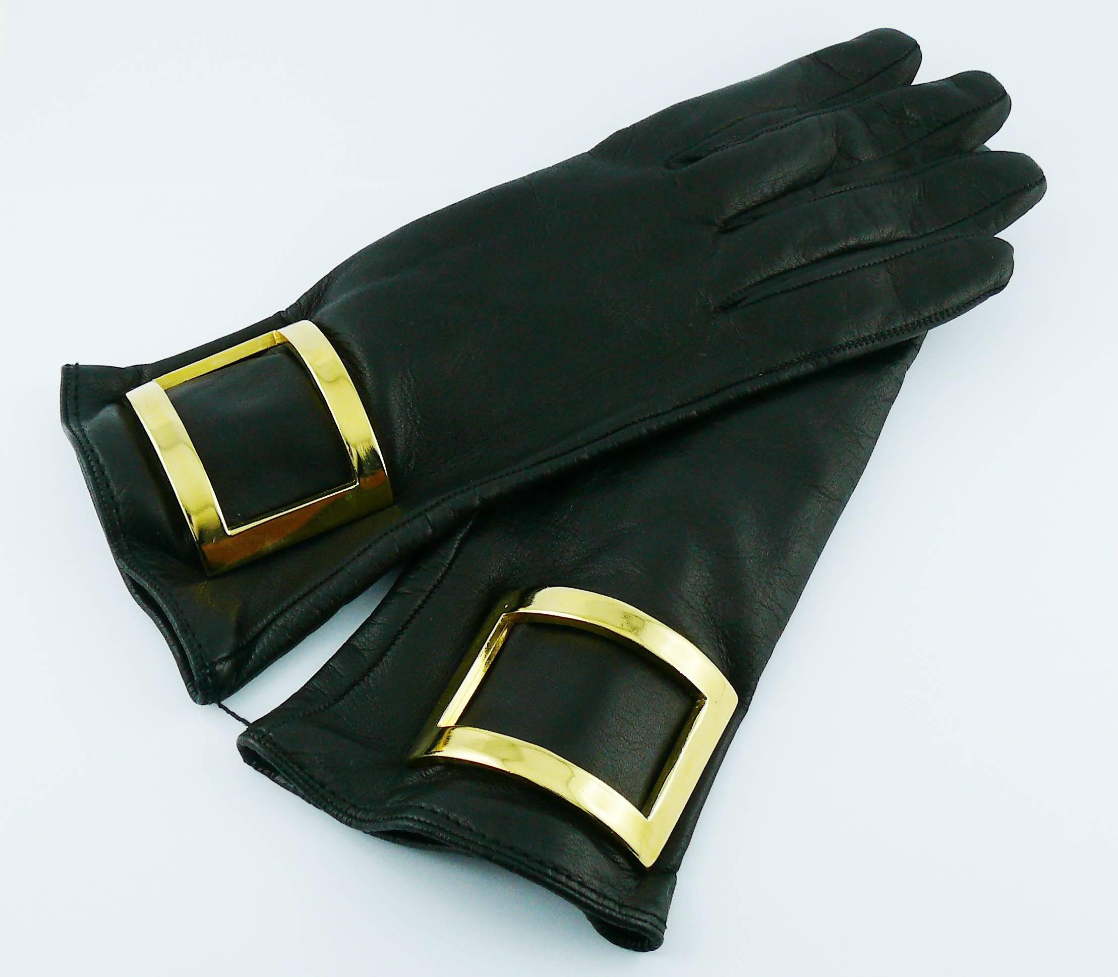 Gianfranco Ferre Vintage Black Leather and Gold Buckle Gloves Size S In New Condition In Nice, FR