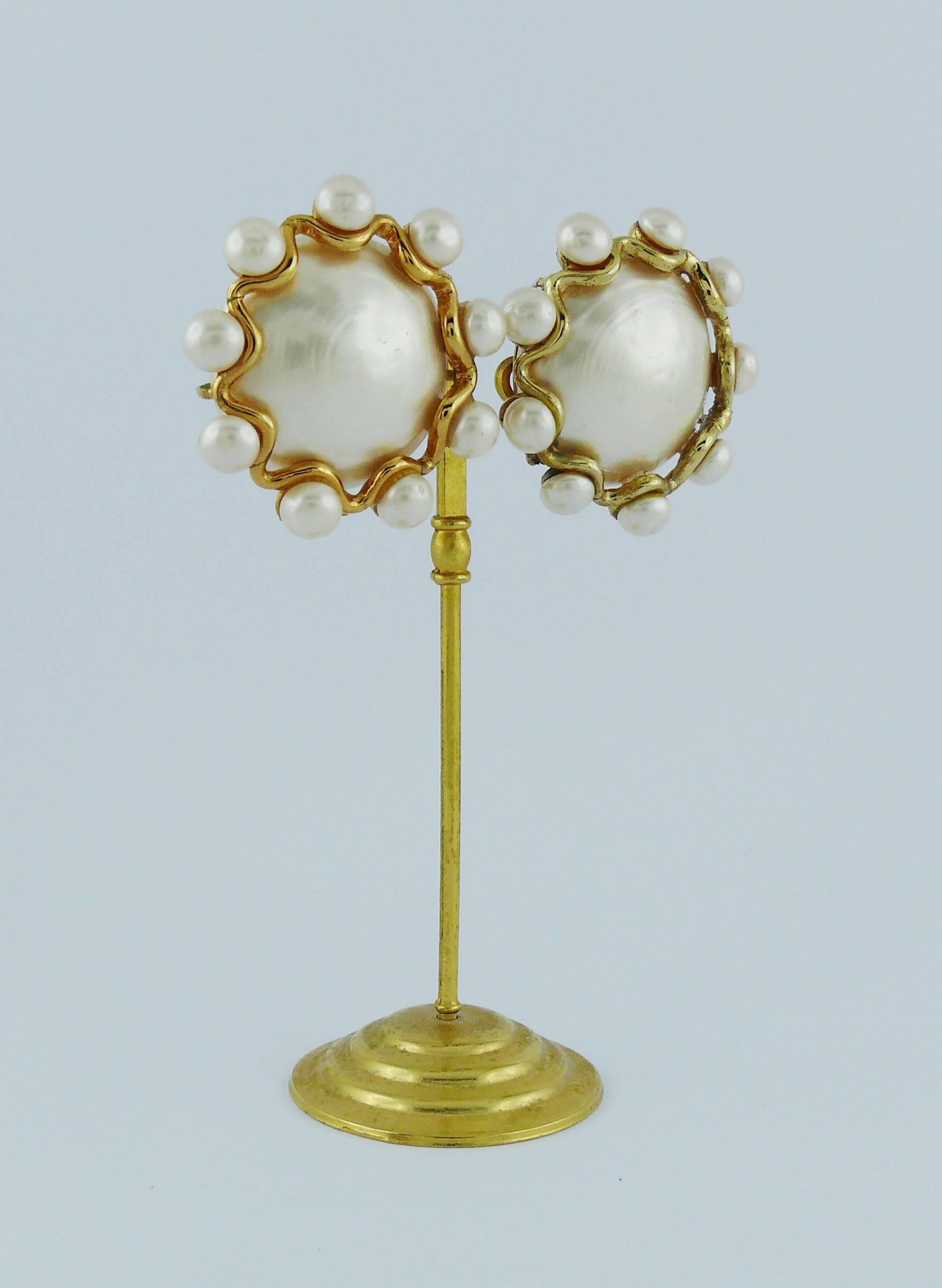 Chanel Vintage Massive Pearl Clip-On Earrings In Good Condition In Nice, FR